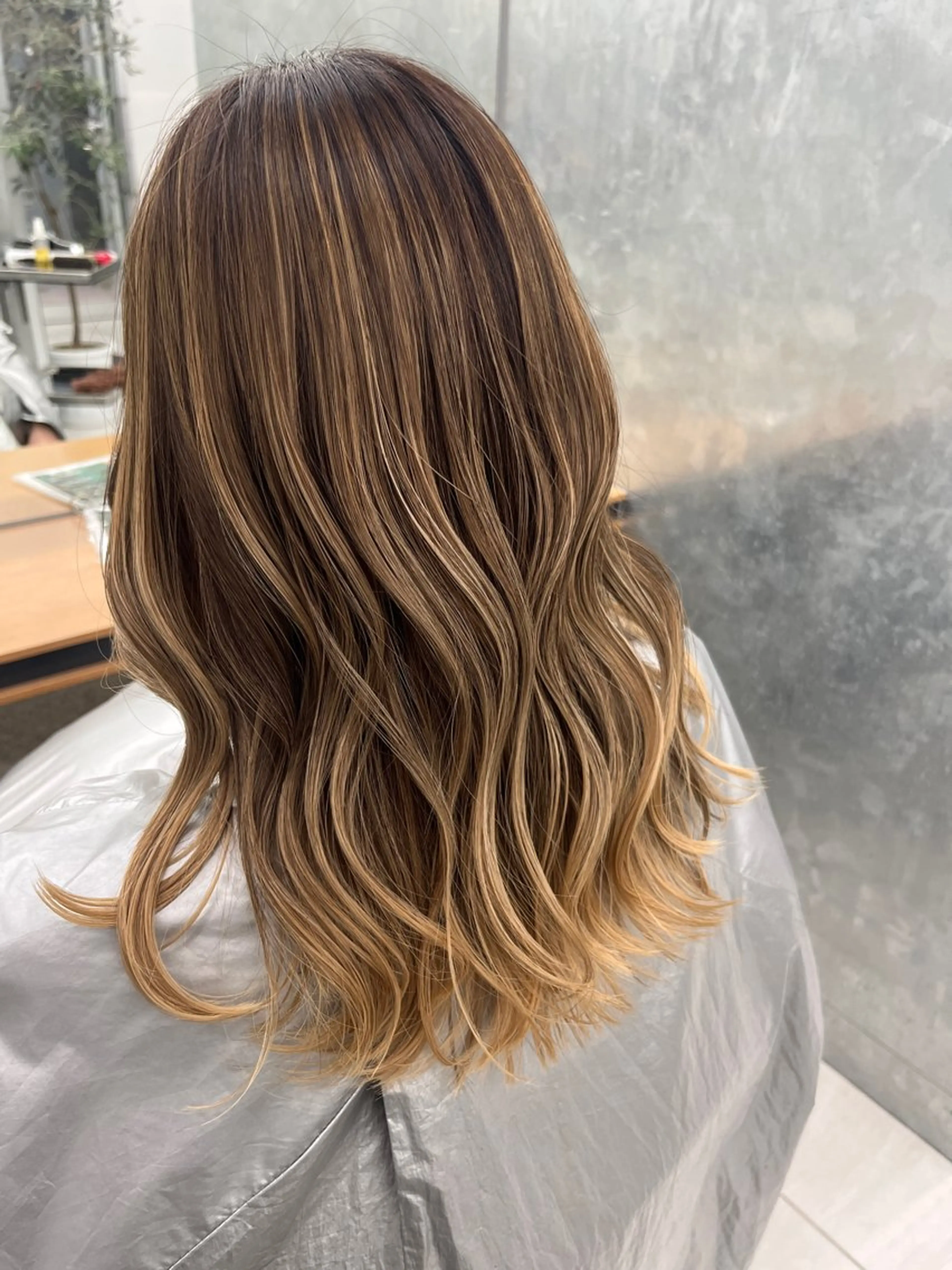 ミディアム カラー バレイヤージュ ブリーチ グラデーションカラー レイヤーカット 池袋シャドールーツ /バレイヤージュ戸田のヘアスタイル