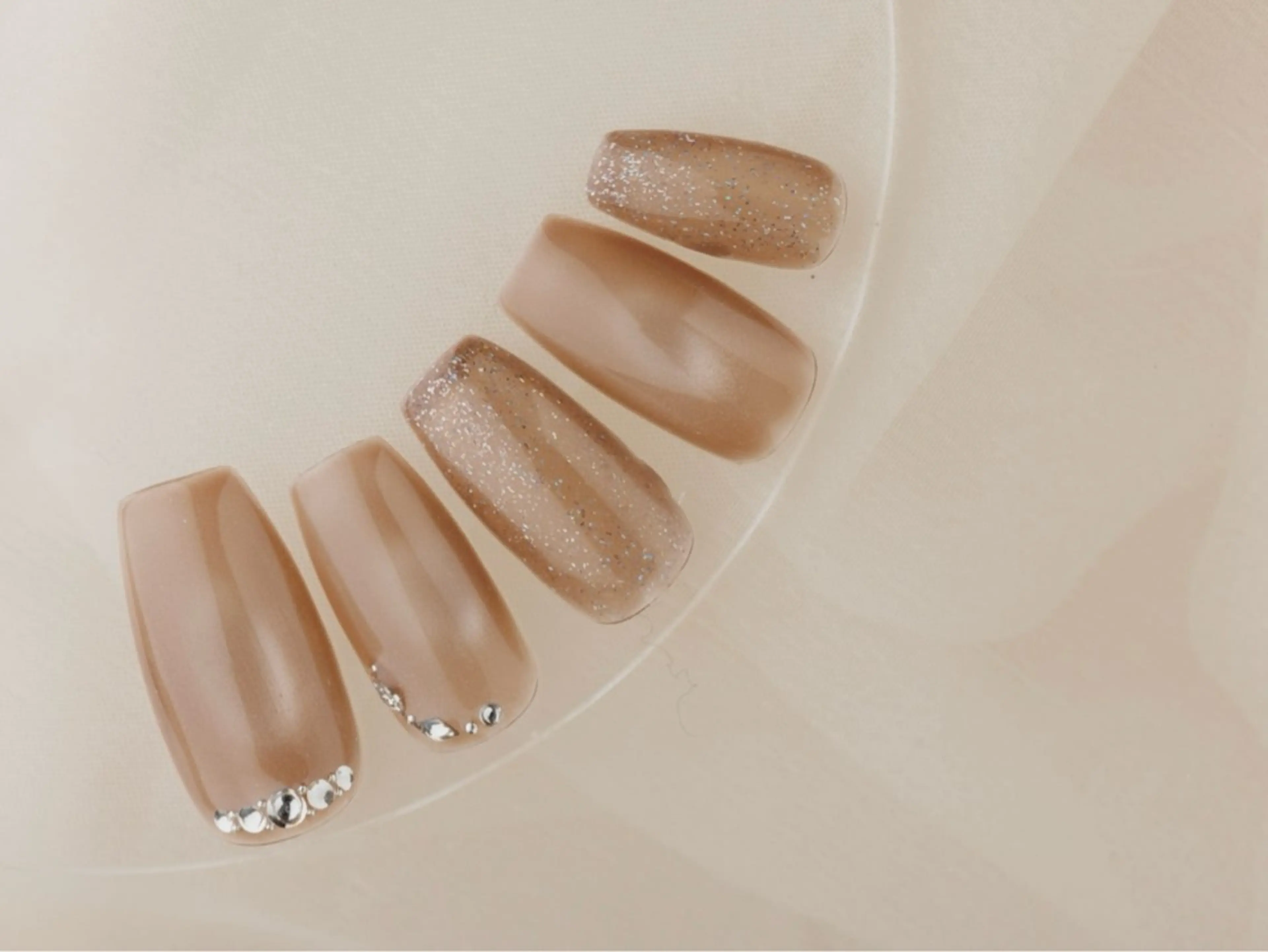 セミロング 月、水、木限定 和泉樹理のネイルデザイン