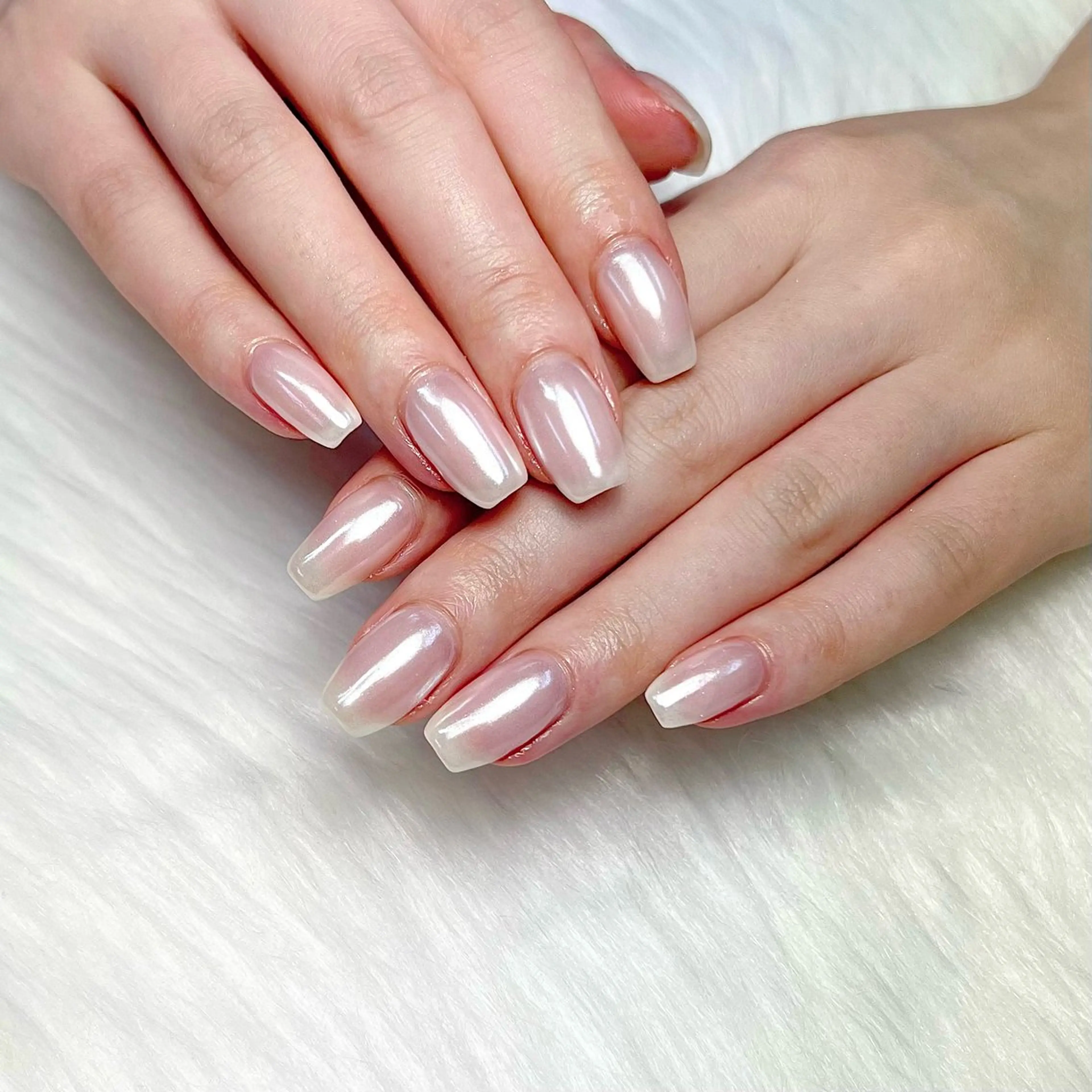 ネイル オーロラネイル ホワイト Lino+ ネイル&よもぎ蒸しのネイルデザイン