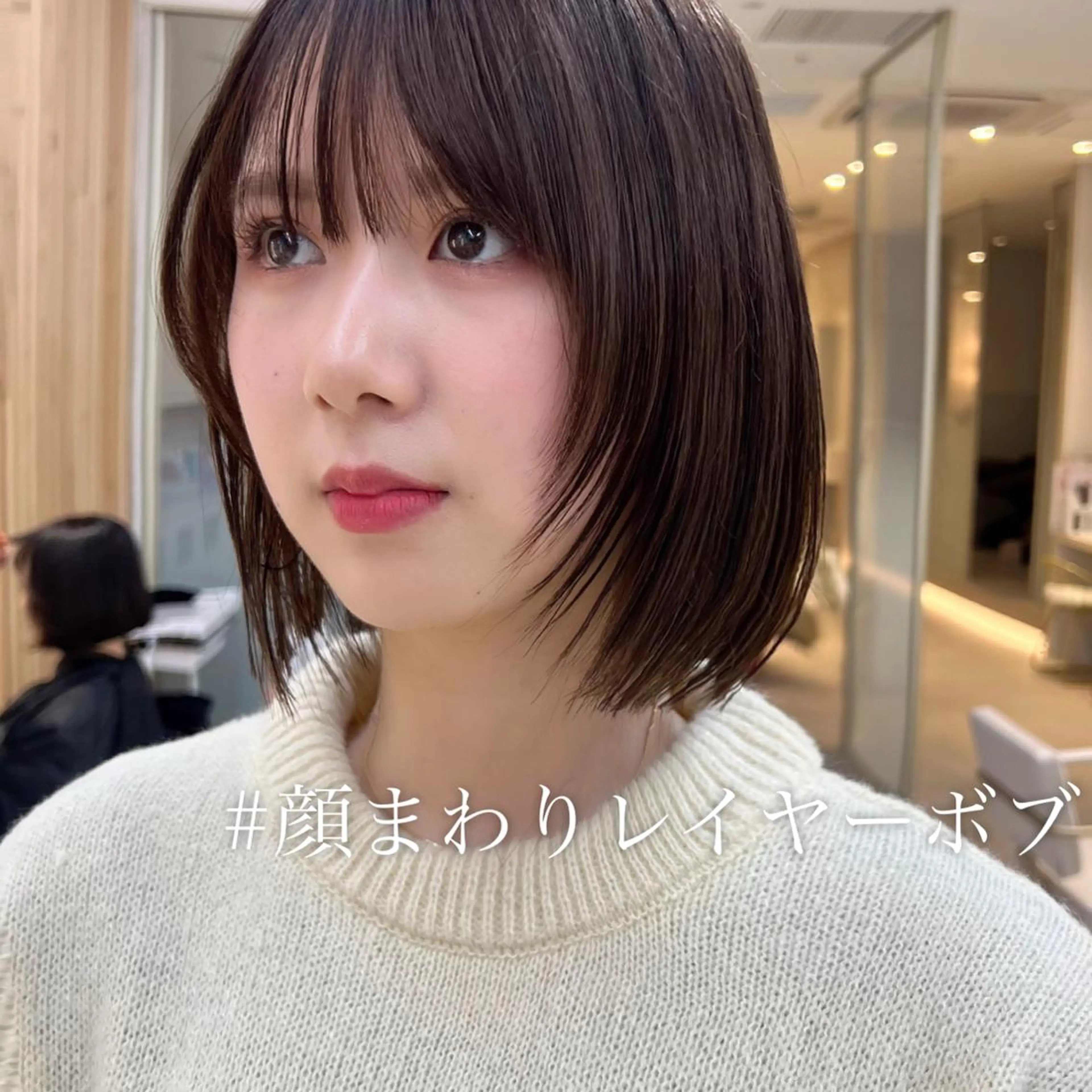 ショート カラー 切りっぱなしボブ 前下がりボブ ベージュカラー ブリーチ グレージュ カット ヘアカラー トリートメント レイヤー専門家 ダブルカラー修のヘアスタイル