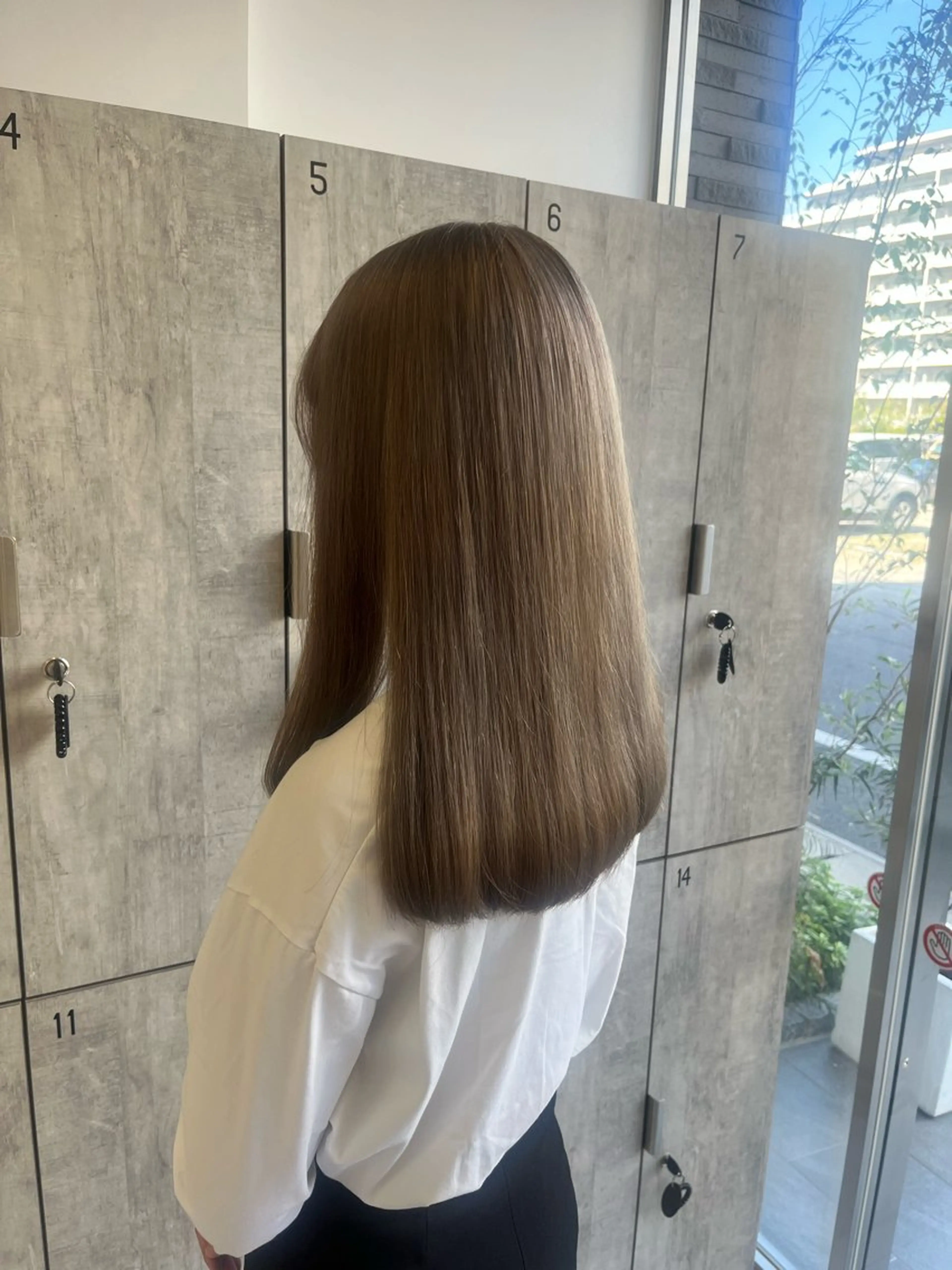 セミロング カラー グレージュ ハイトーンカラー Rina/似合う × なりたい、叶えます。のヘアスタイル