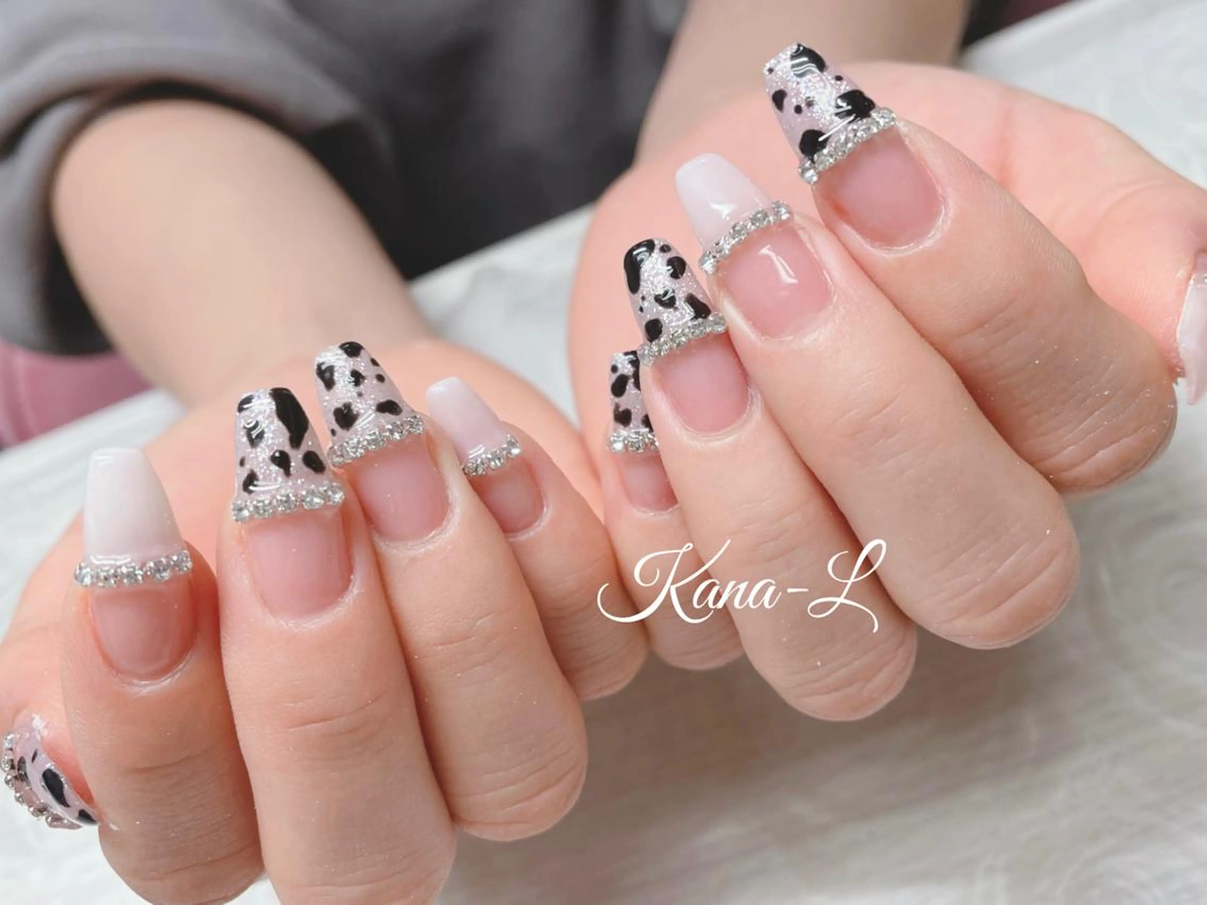 カラー ネイル フレンチネイル キラキラネイル 芦辺 香奈のネイルデザイン