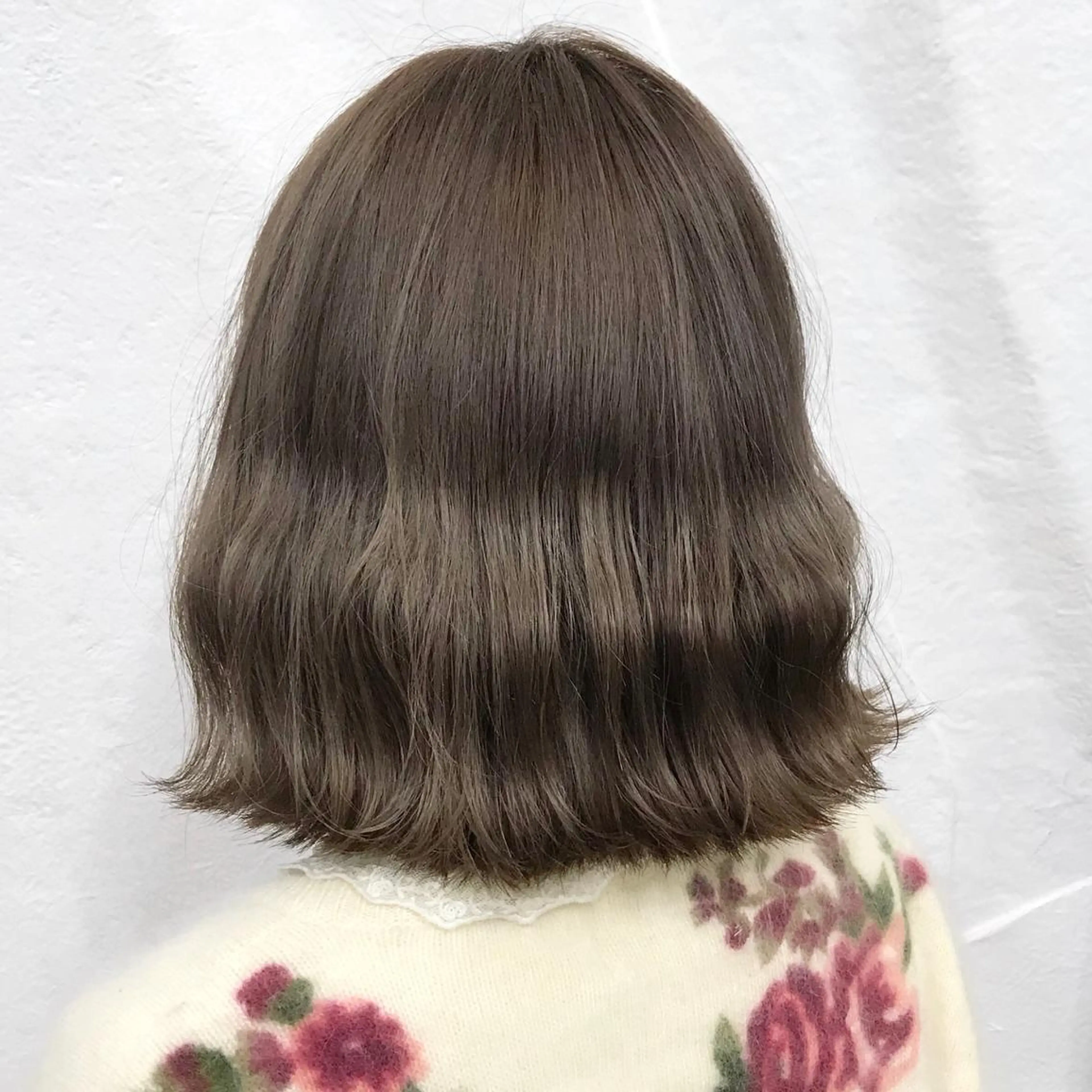 ミディアム カラー ブリーチ グレージュ K-POP好き美容師 🇰🇷Kai.Yのヘアスタイル