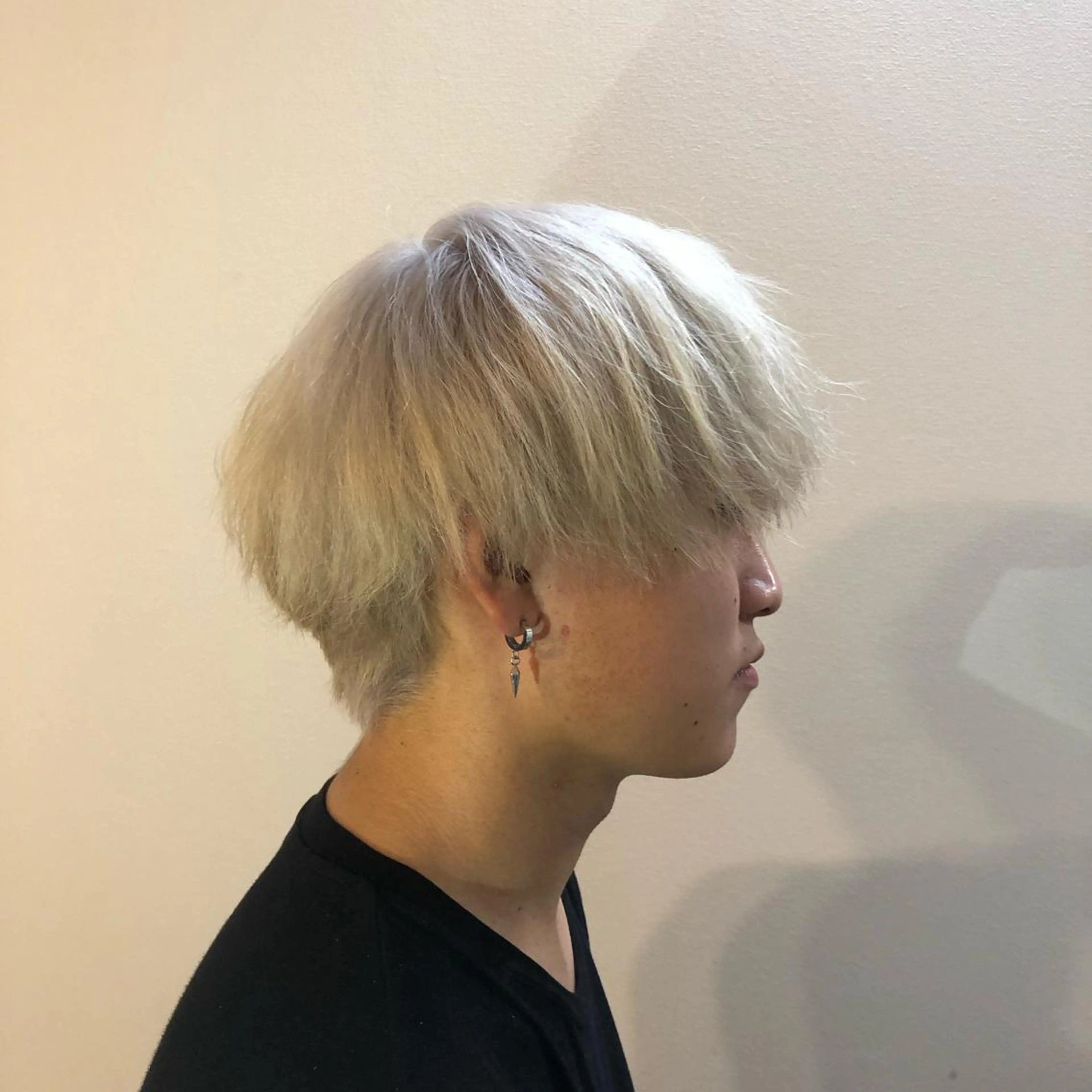 ショート カラー メンズ メンズブリーチ ブリーチ KON.原宿所属・籠倉 蓮のヘアスタイル