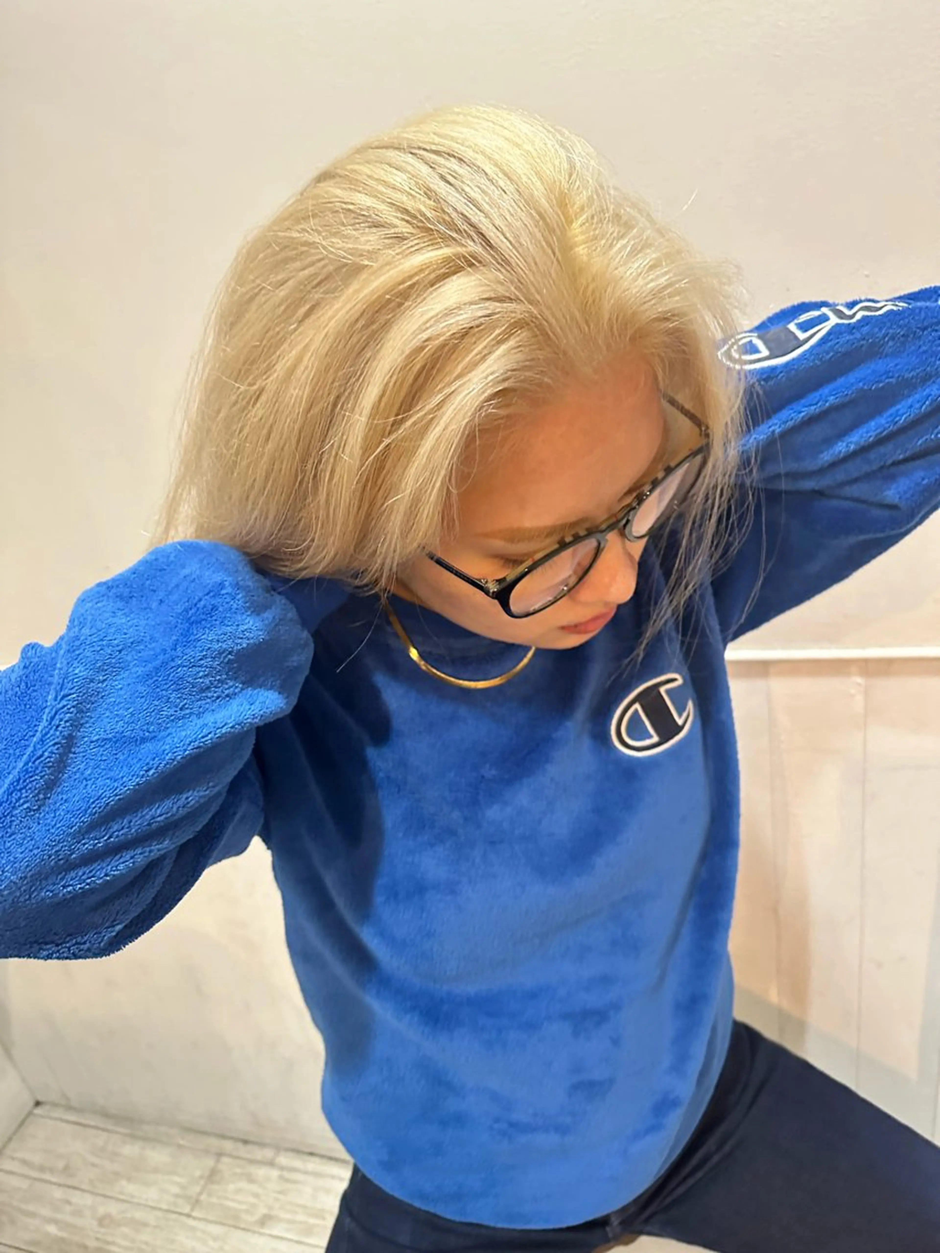 ミディアム カラー ブリーチ ブロンド luau ao cahoのヘアスタイル