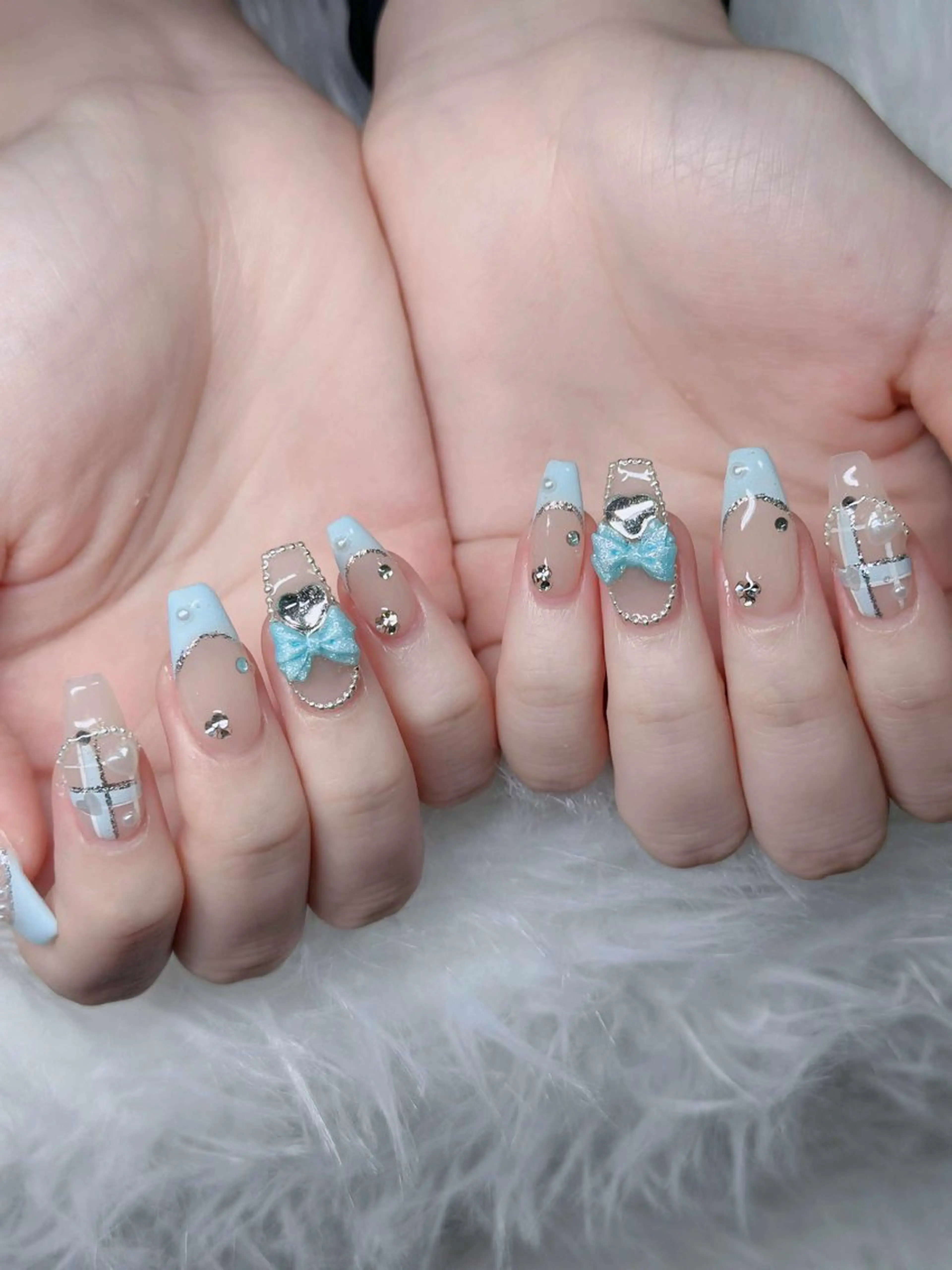 ネイル オーロラネイル フレンチネイル ジェルネイル ハロウィン キラキラネイル ハンドネイル H.baby Nail Salonのネイルデザイン