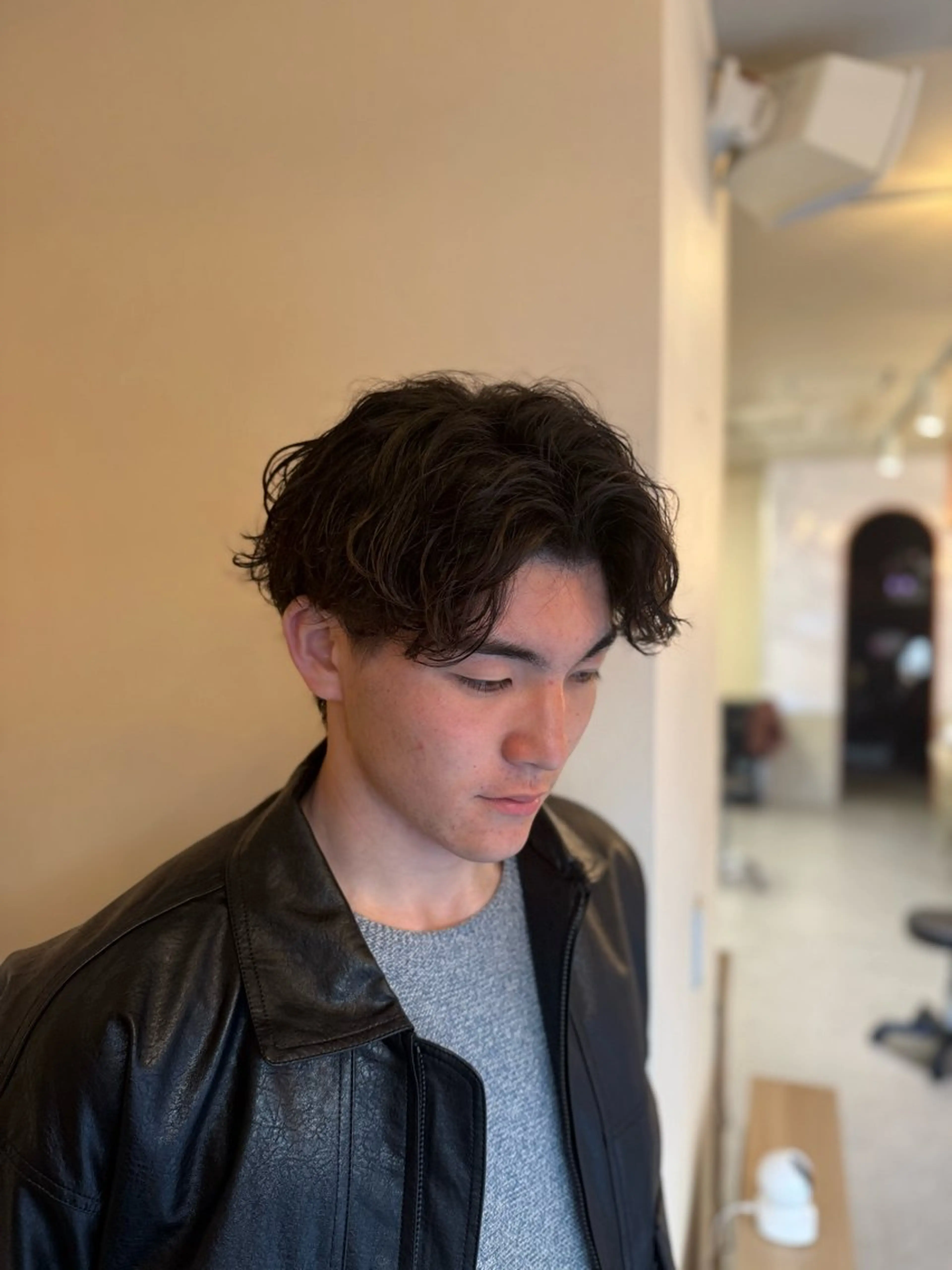 メンズ センターパート パーマ トリートメント 🔥ユウト🔥メンズ 特化/赤み消しカラーのヘアスタイル