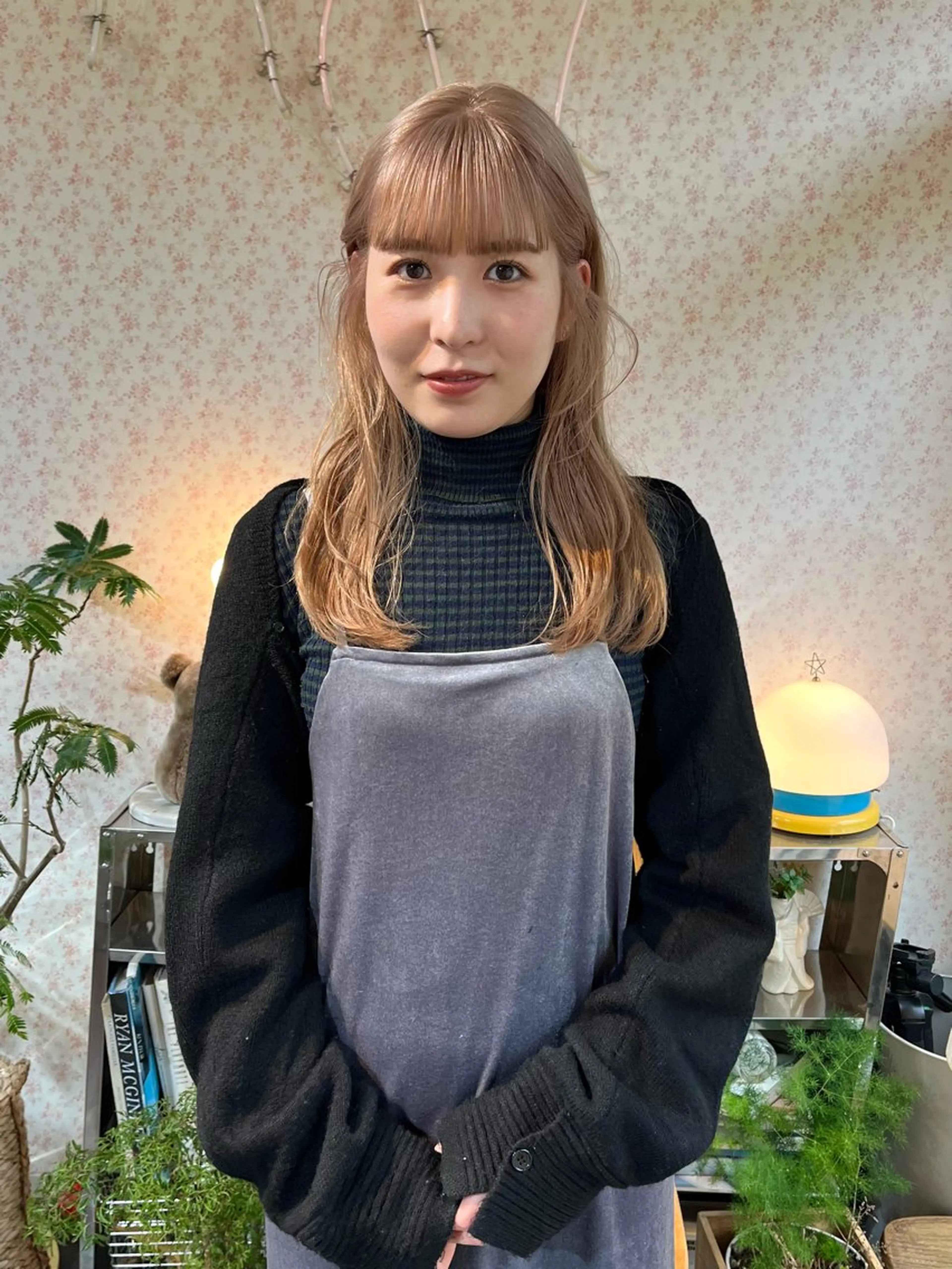 ミディアム カラー ベージュカラー ミルクティーベージュ レイヤーカット/ ハイトーン/mikiのヘアスタイル