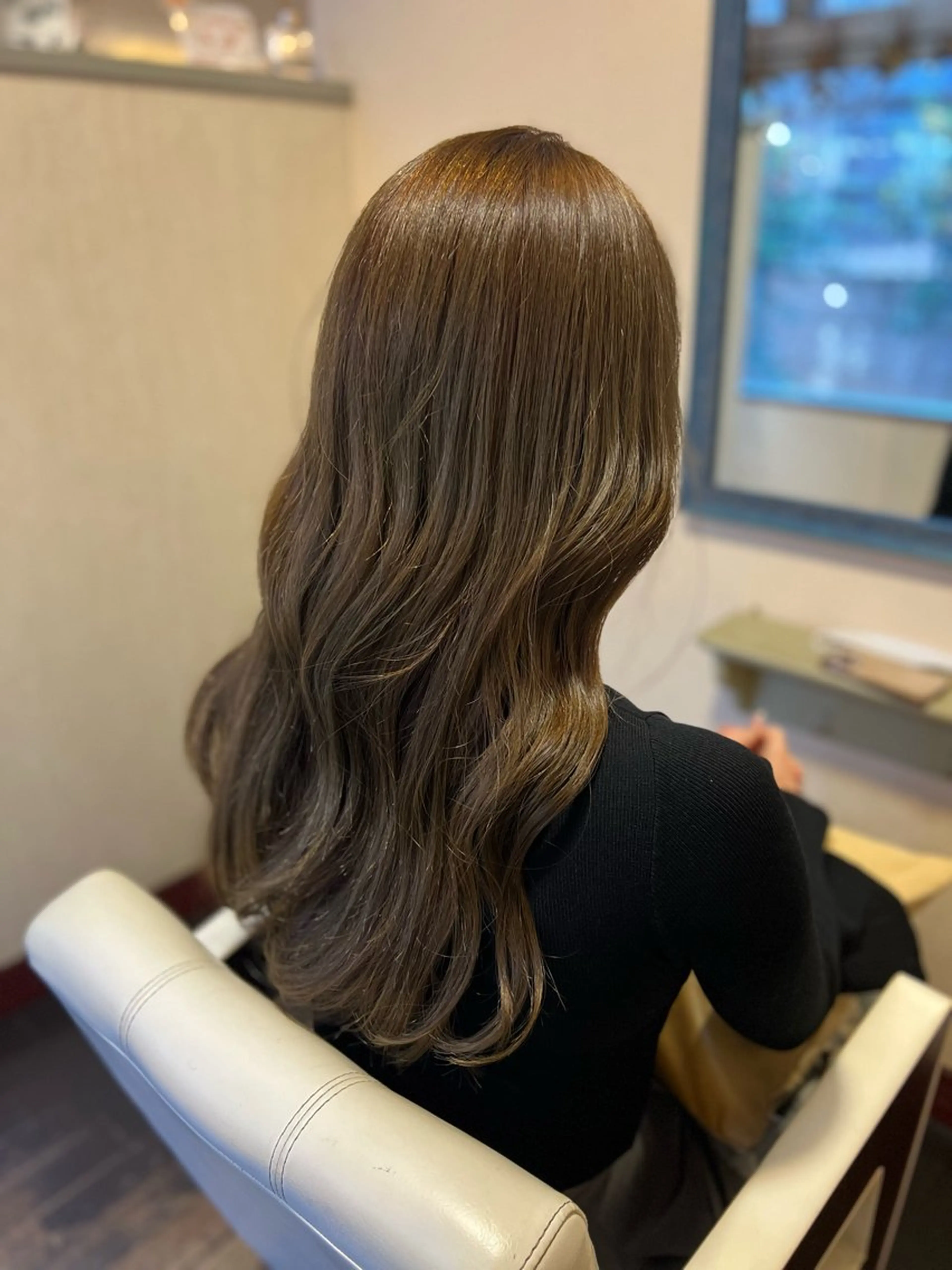 ロング カラー ロングレイヤー ベージュカラー 透明感カラー レイヤーカット ロング 小澤 真理子 ☀️アメリシュシュのヘアスタイル