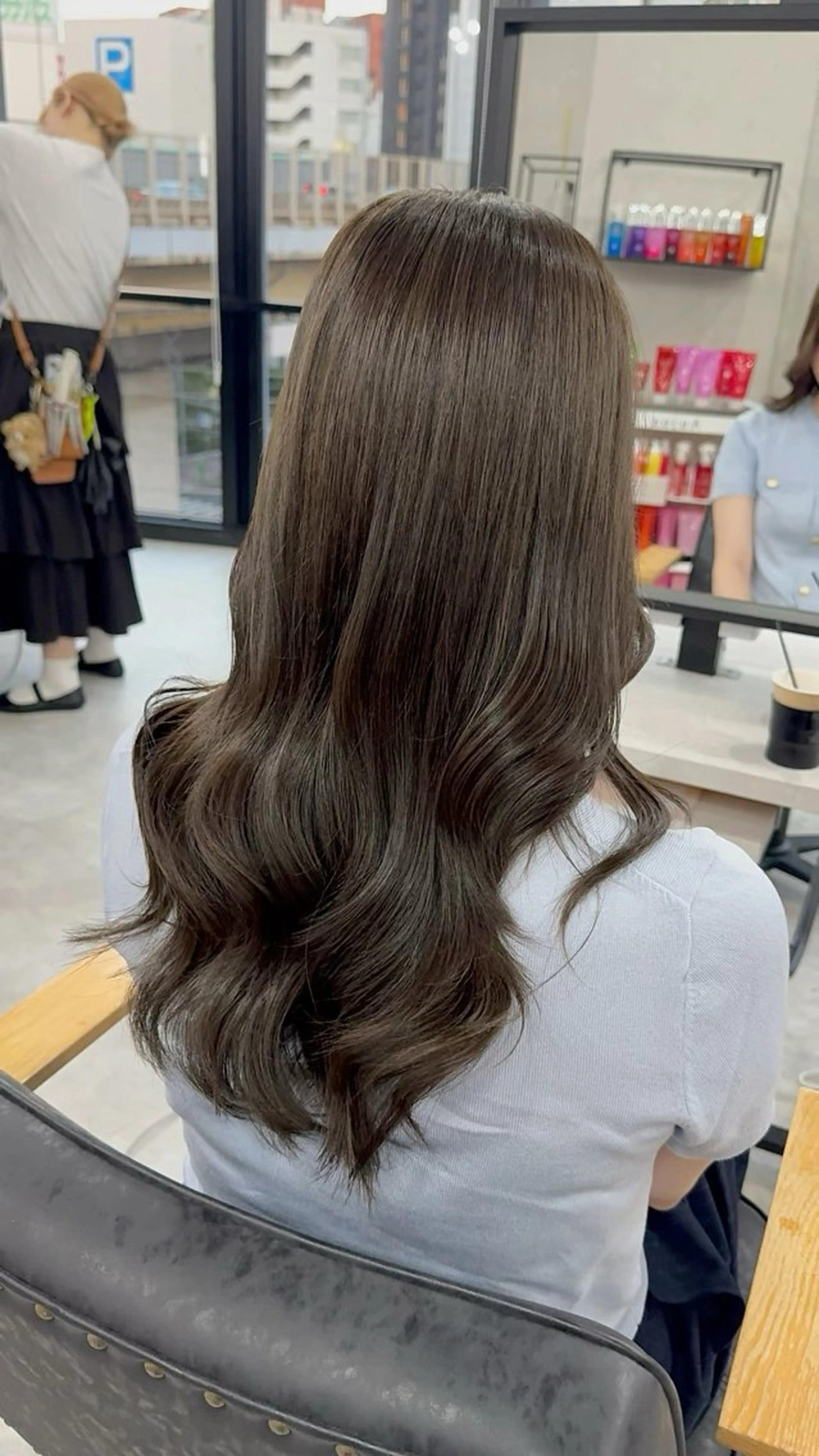 ロング カラー アッシュ アッシュブラウン ベージュカラー 黒髪 ブリーチ カット ヘアカラー トリートメント 赤み無し柔らかカラー 【梅田】madokaのヘアスタイル