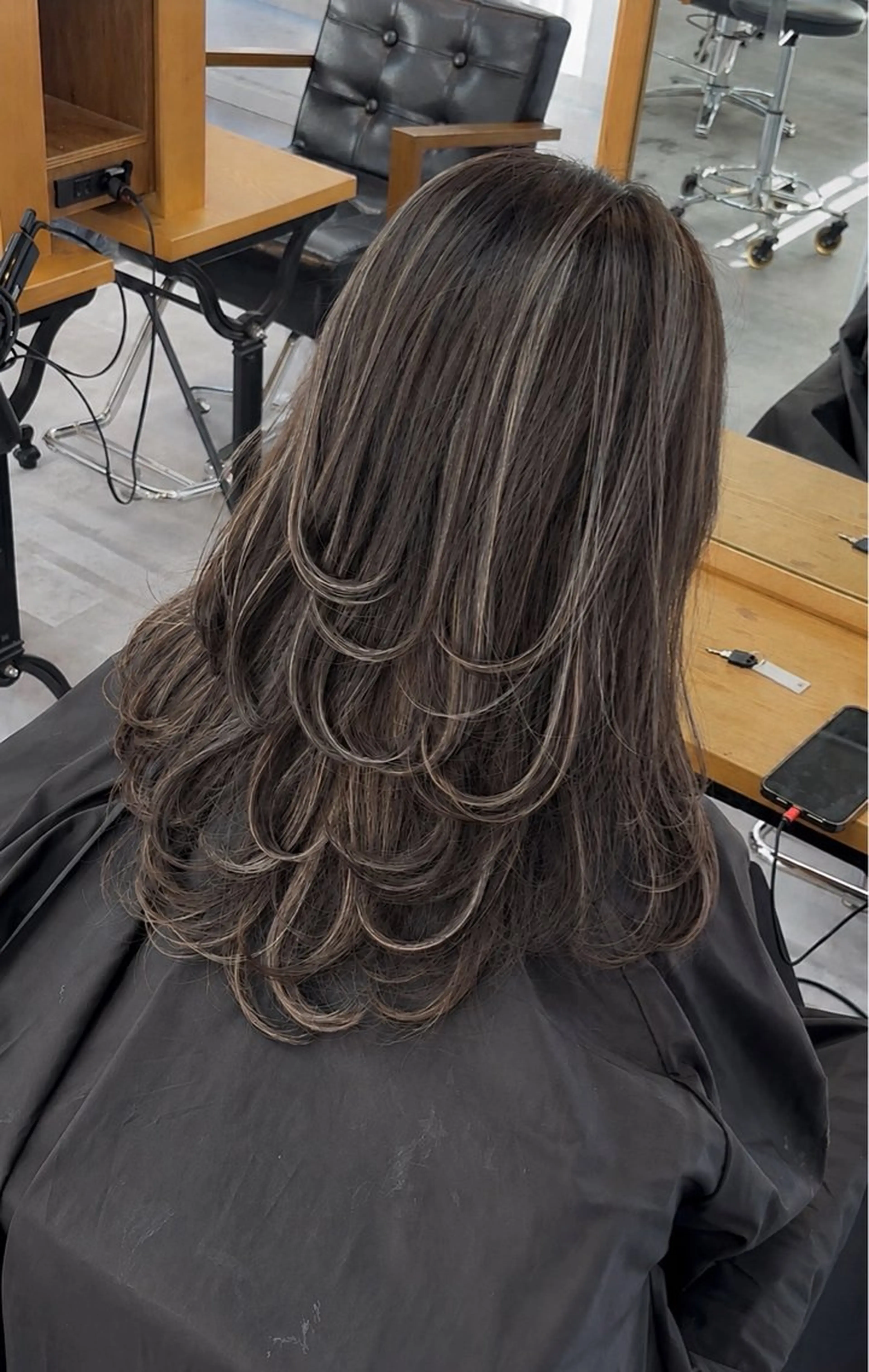 ロング カット ヘアカラー レイヤー／ハイトーン /岡山駅前/上野陸のヘアスタイル