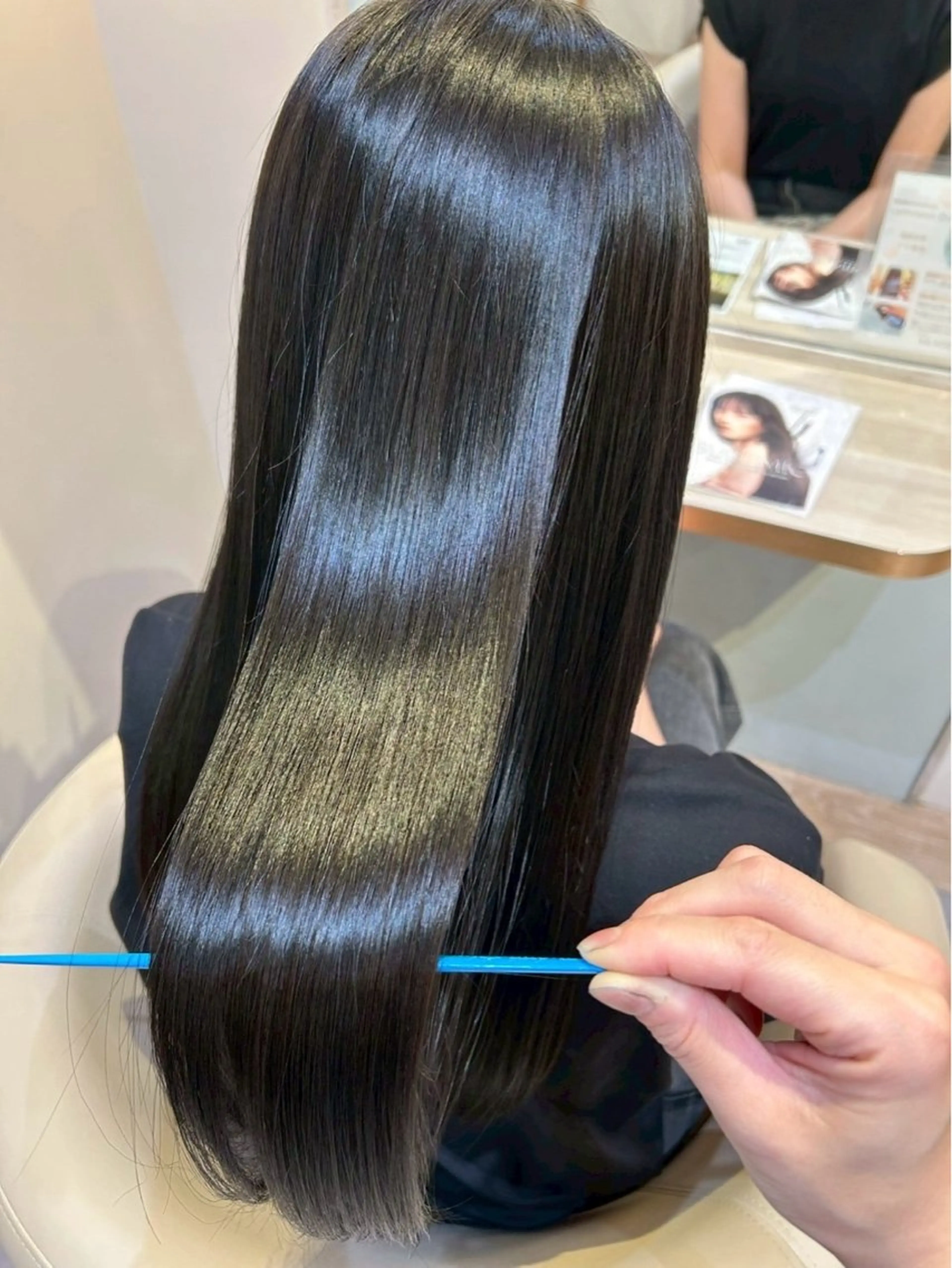 セミロング 縮毛矯正 HIYO RIのヘアスタイル