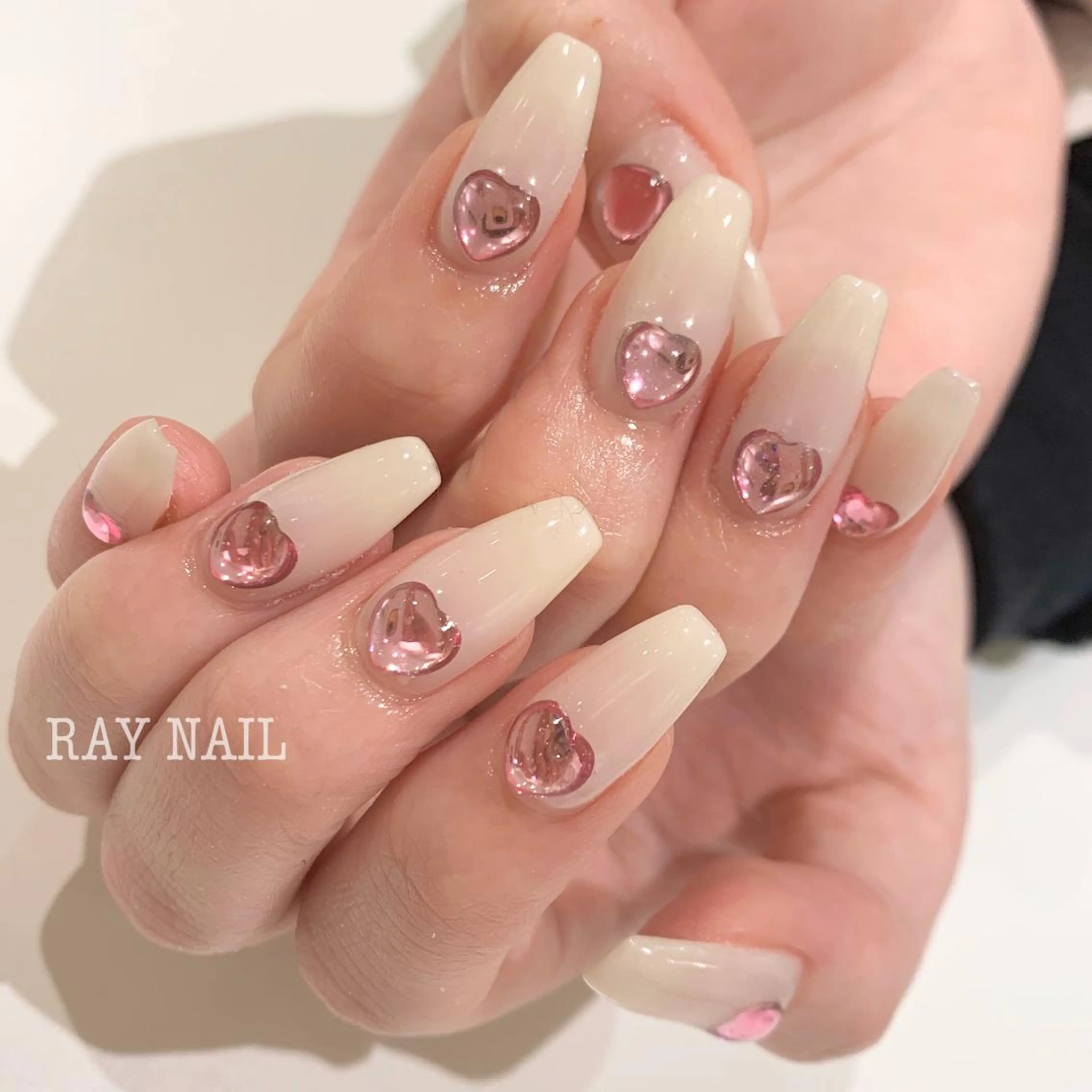 セミロング ネイル マツエク・マツパ ハート ワンカラーネイル シンプルネイル ストーンネイル be-cares beauty(豊川店のネイルデザイン