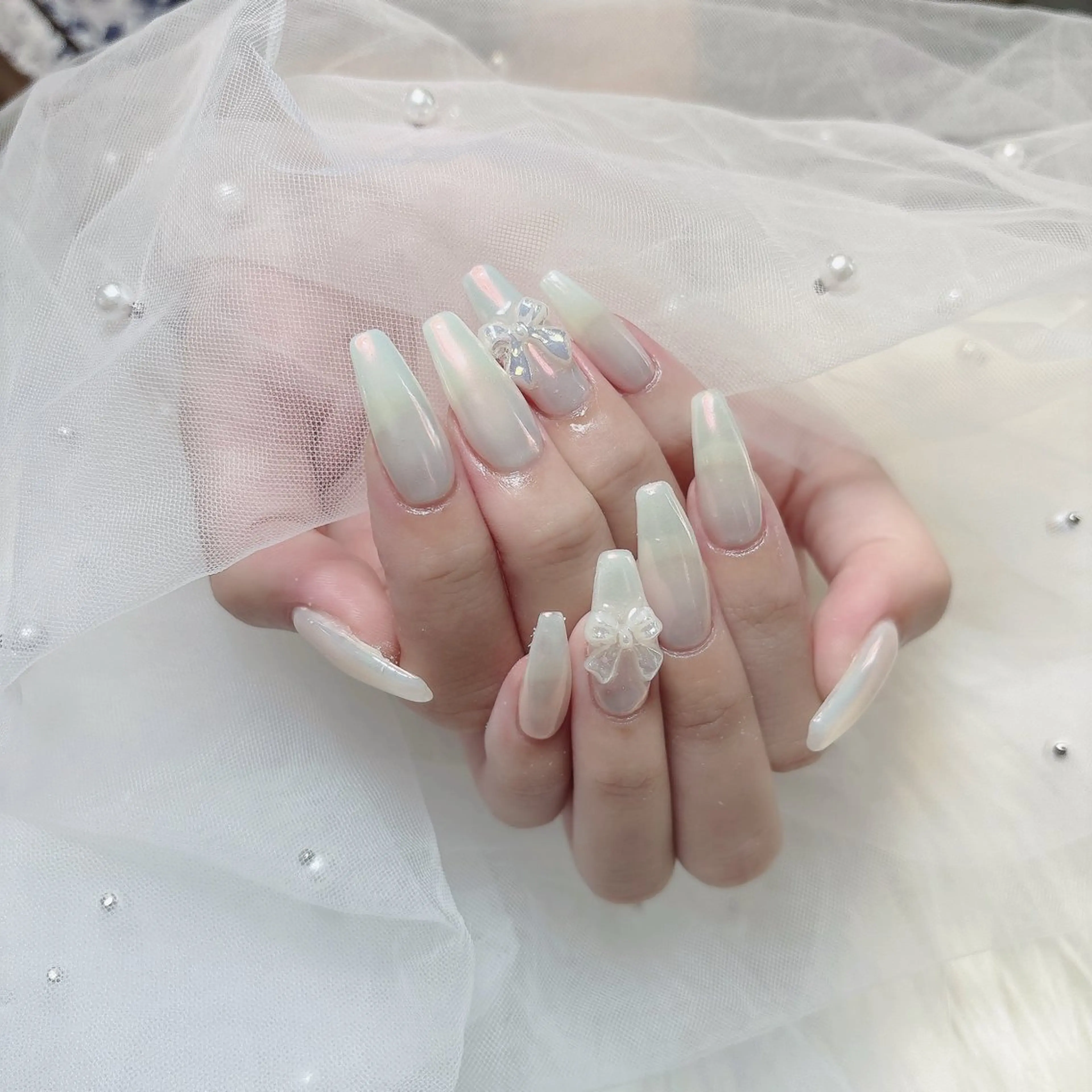 ネイル ホワイト Lurier nails🌙rieのネイルデザイン