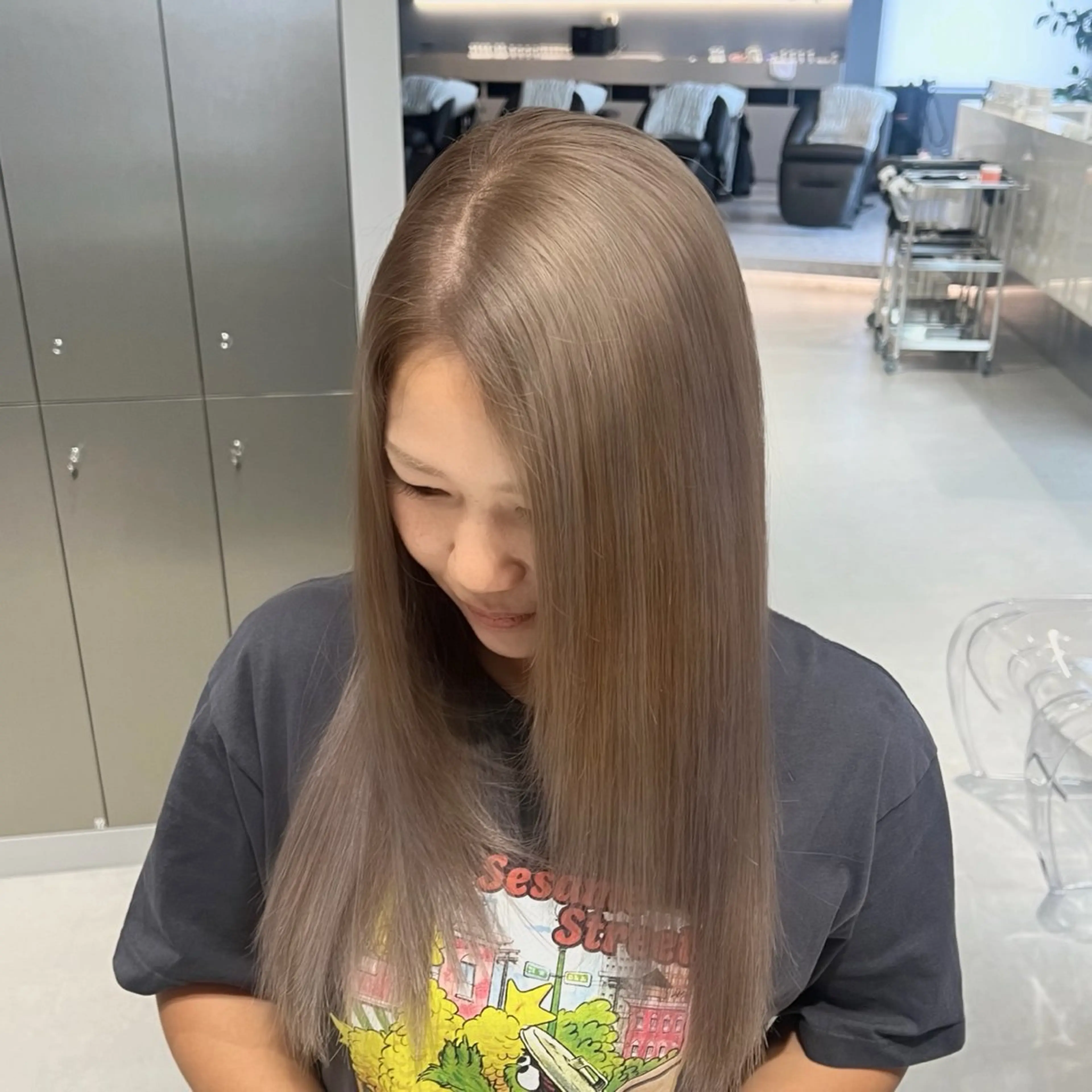 ロング カラー ブリーチ ケアブリーチ グレージュ ミルクティーグレージュ ゆみ／ lei miuのヘアスタイル