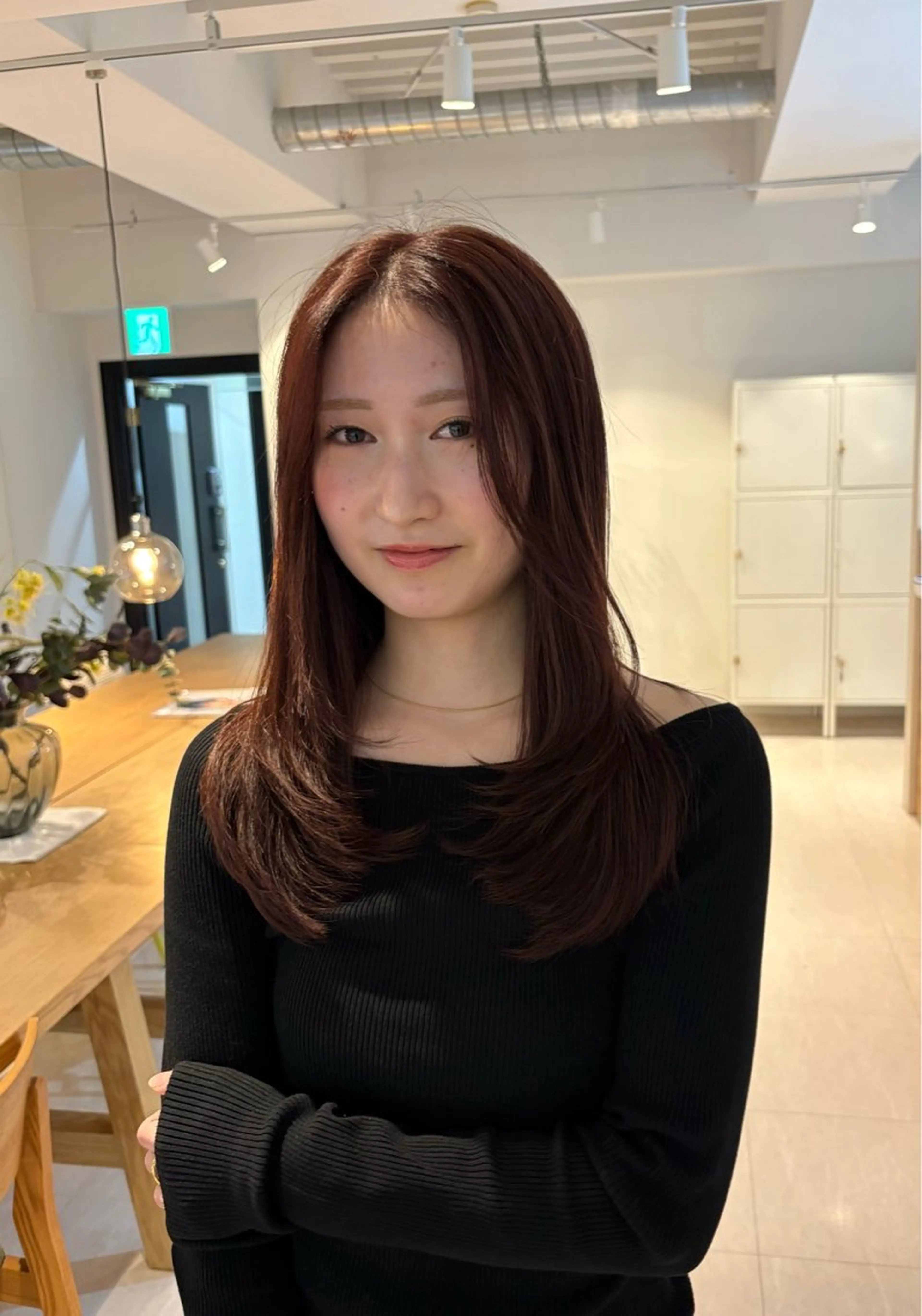 ミディアム レイヤーカット ニトウ レイナのヘアスタイル