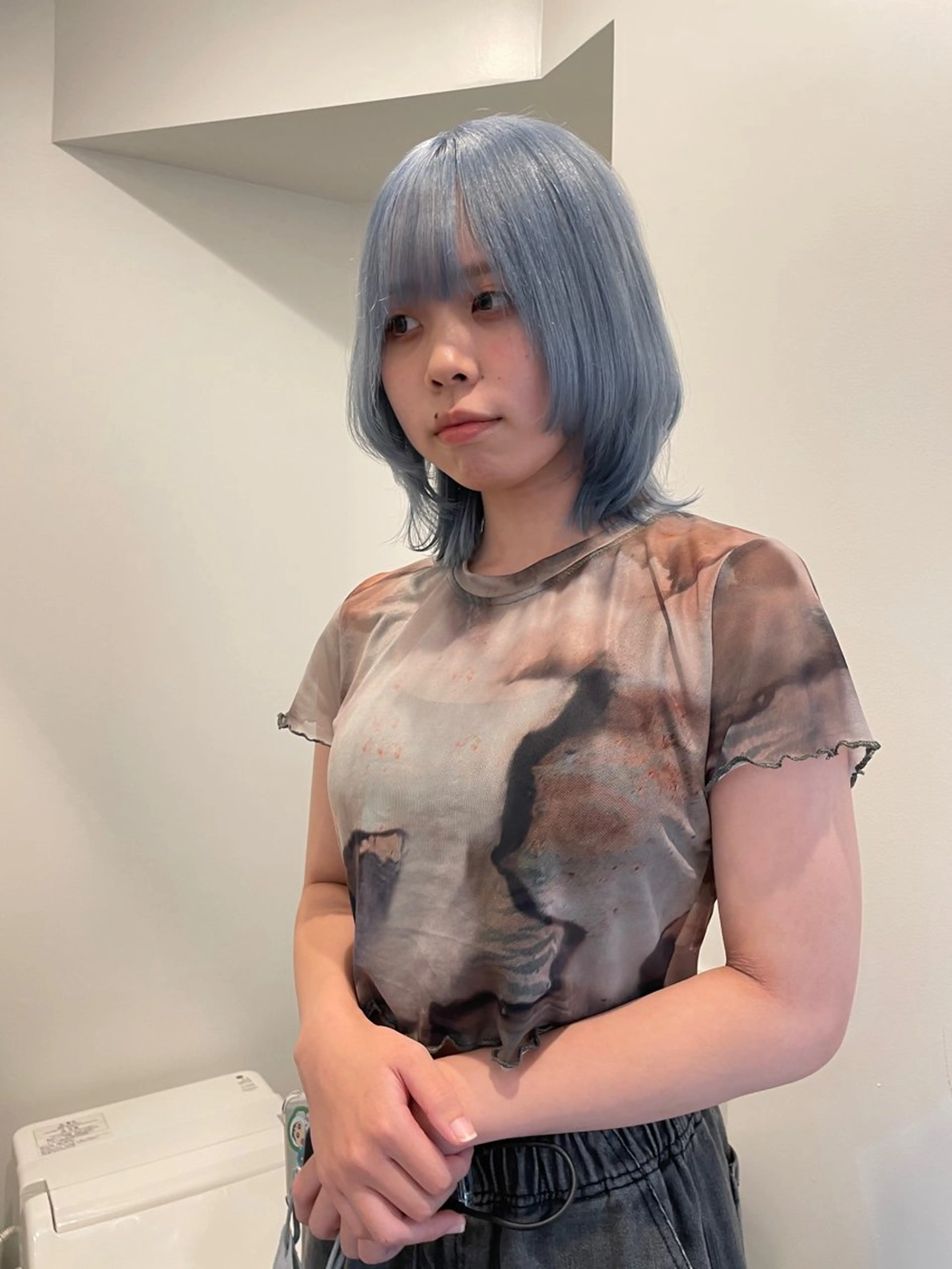 ミディアム カラー 切りっぱなしボブ レイヤー/縮毛矯正のヘアスタイル