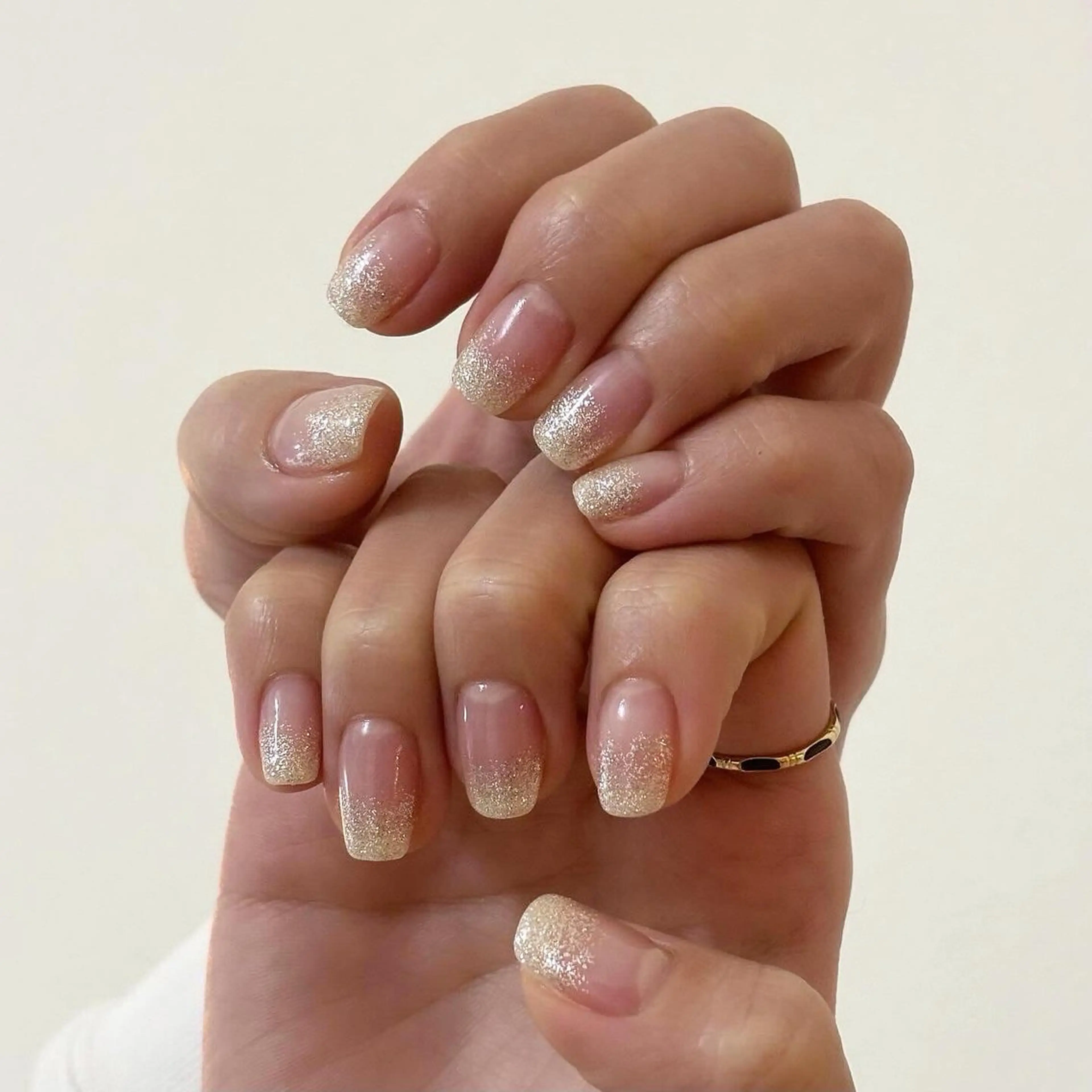 ネイル ラメ(グリッター) シルバー ハンドネイル フットネイル ハンドケア Elio所属・Elio 国泰寺のネイルデザイン