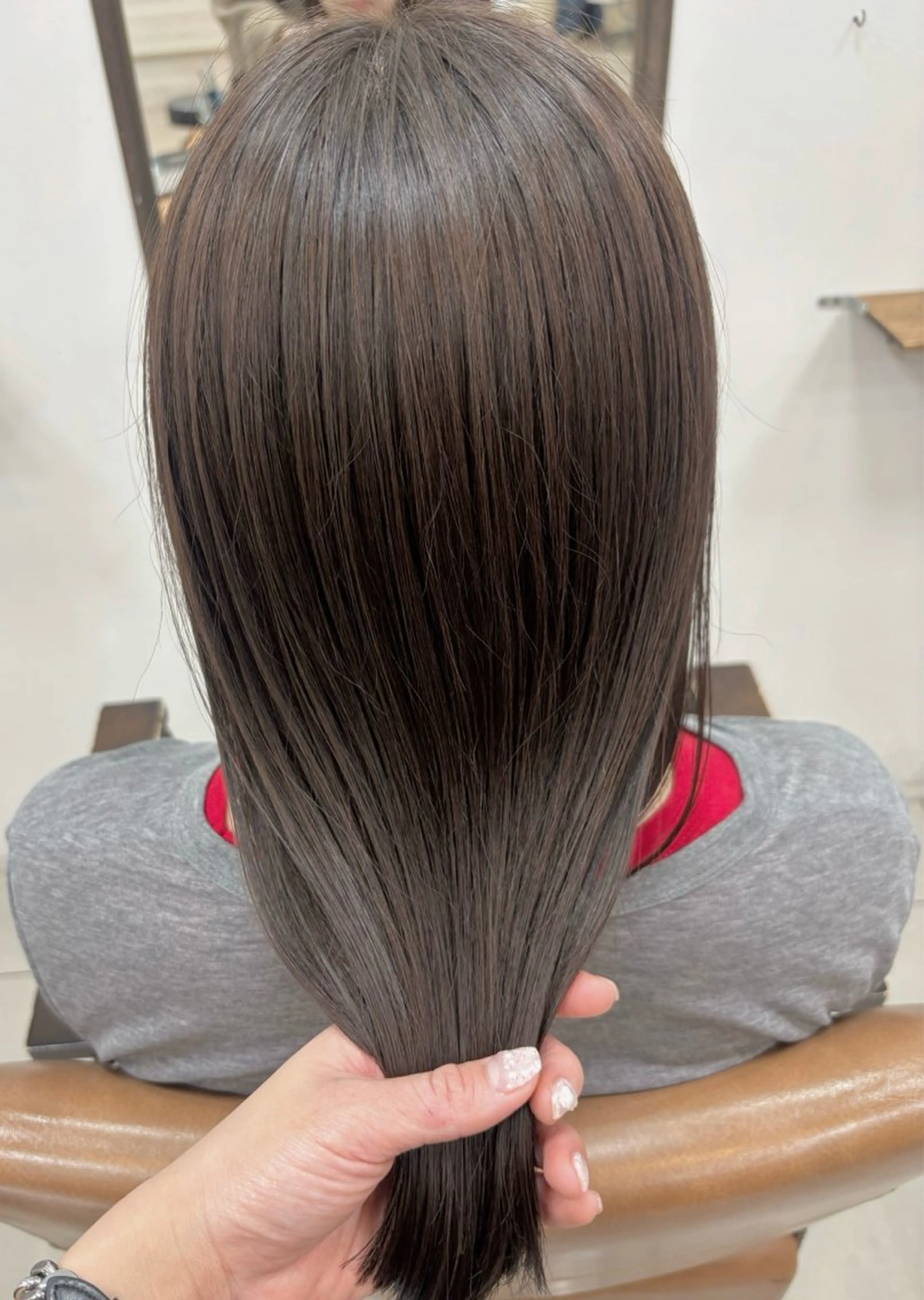 ミディアム カラー ショコラグレージュ グレージュ レイヤーカット カット ヘアカラー 頭皮×髪質改善 透明感カラー💎中村のヘアスタイル