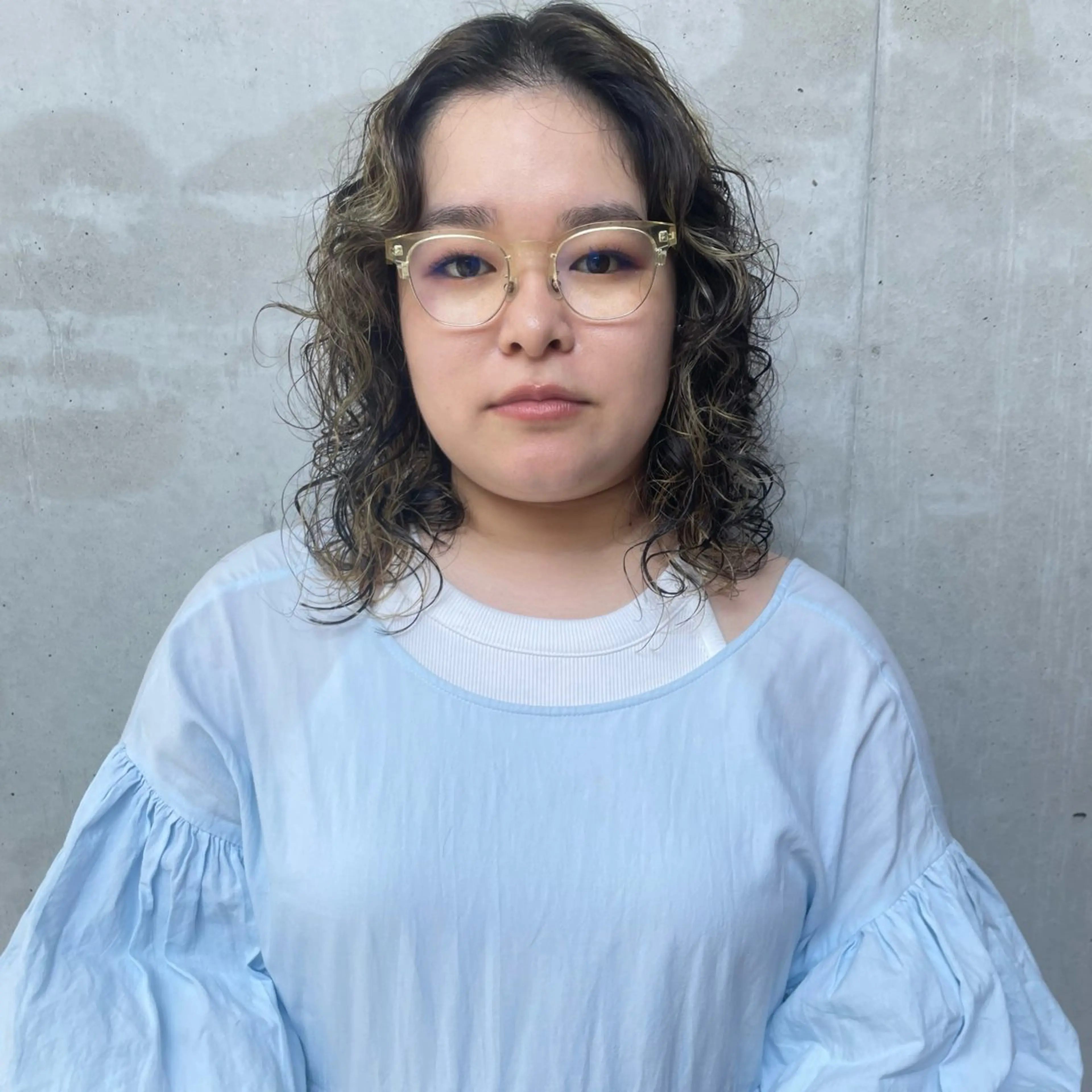 ミディアム カット ヘアカラー パーマ ホリケ アオイのヘアスタイル