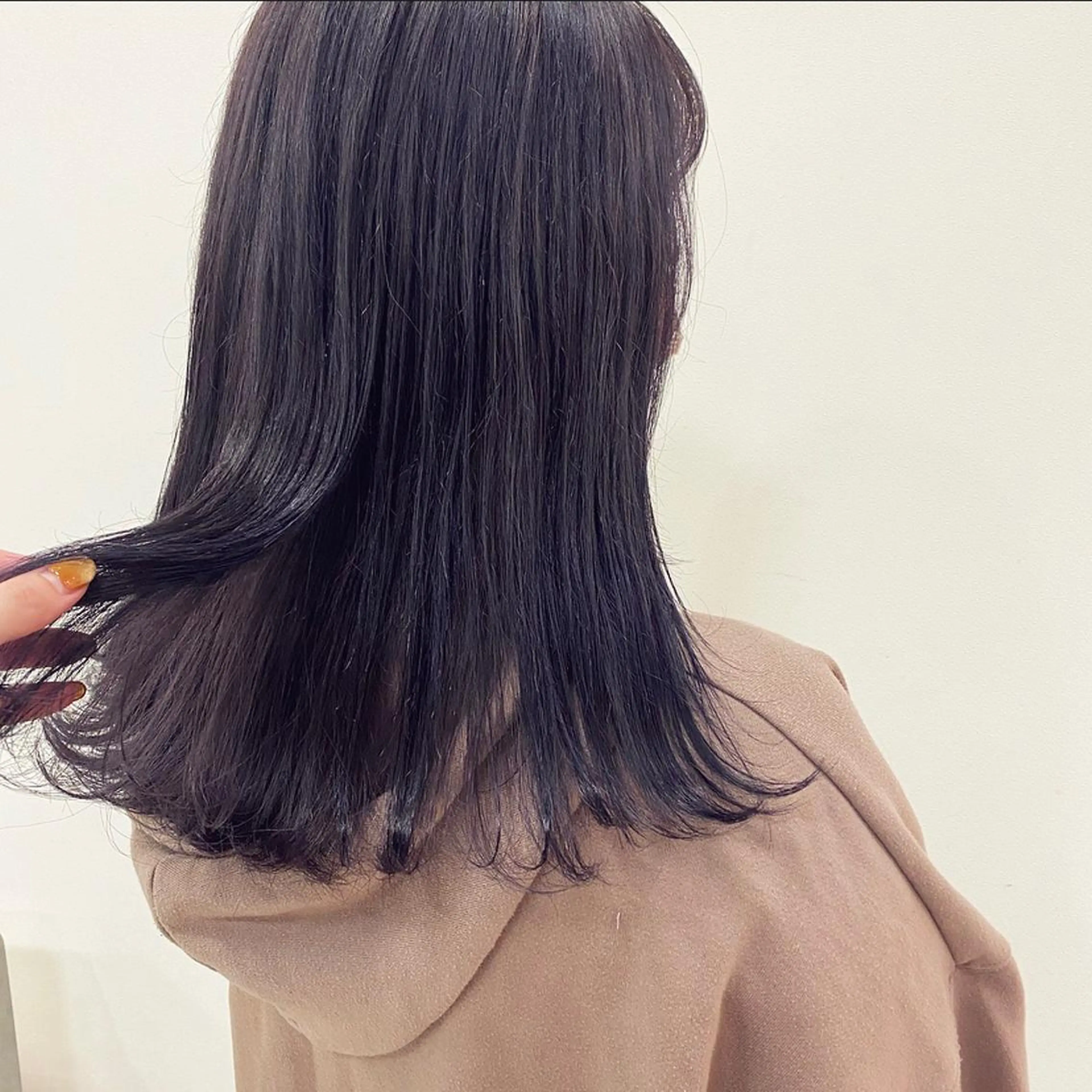 セミロング カラー 滝本 里実のヘアスタイル