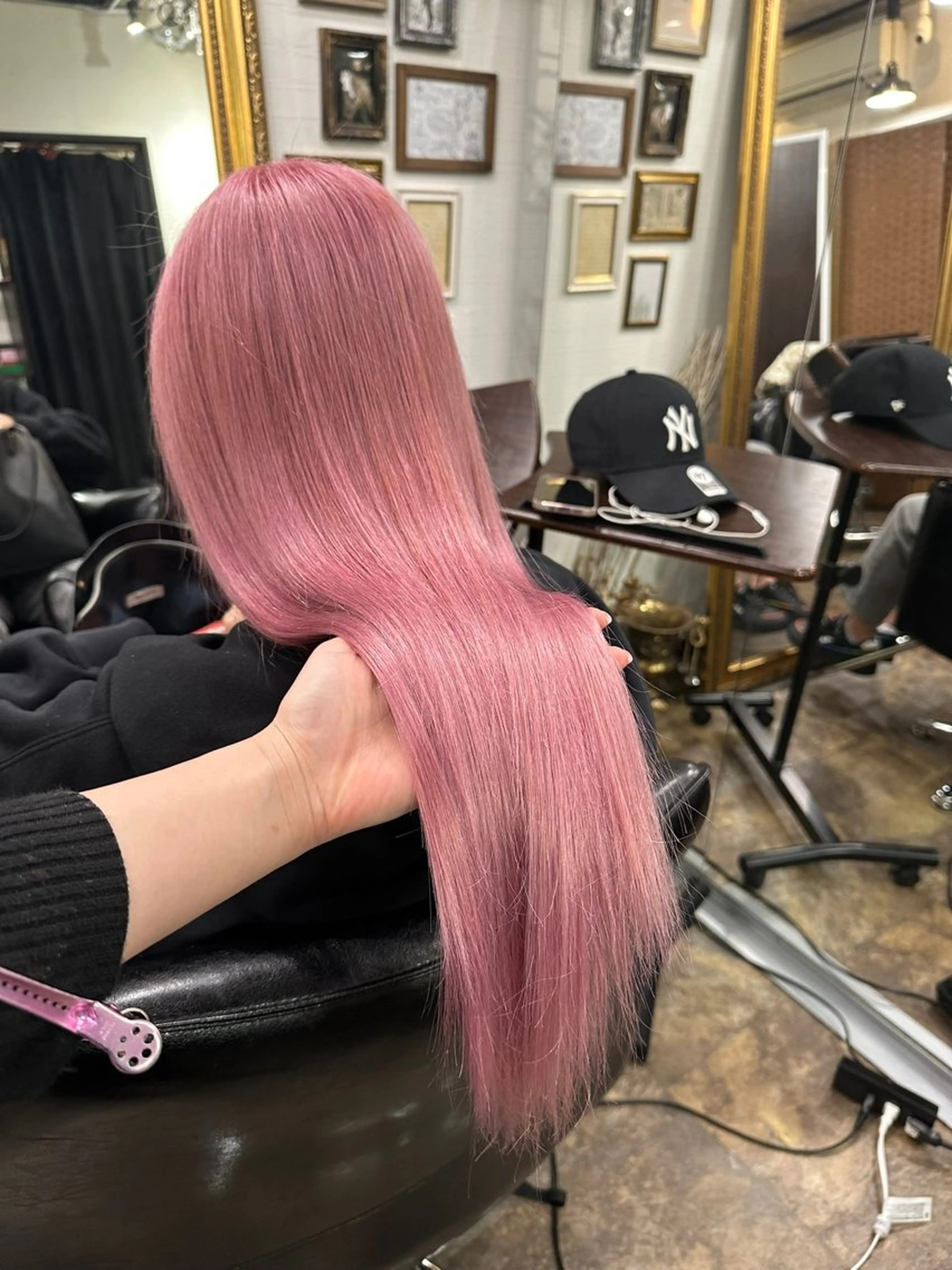 ロング カラー MOE レイヤー/新宿三丁目のヘアスタイル