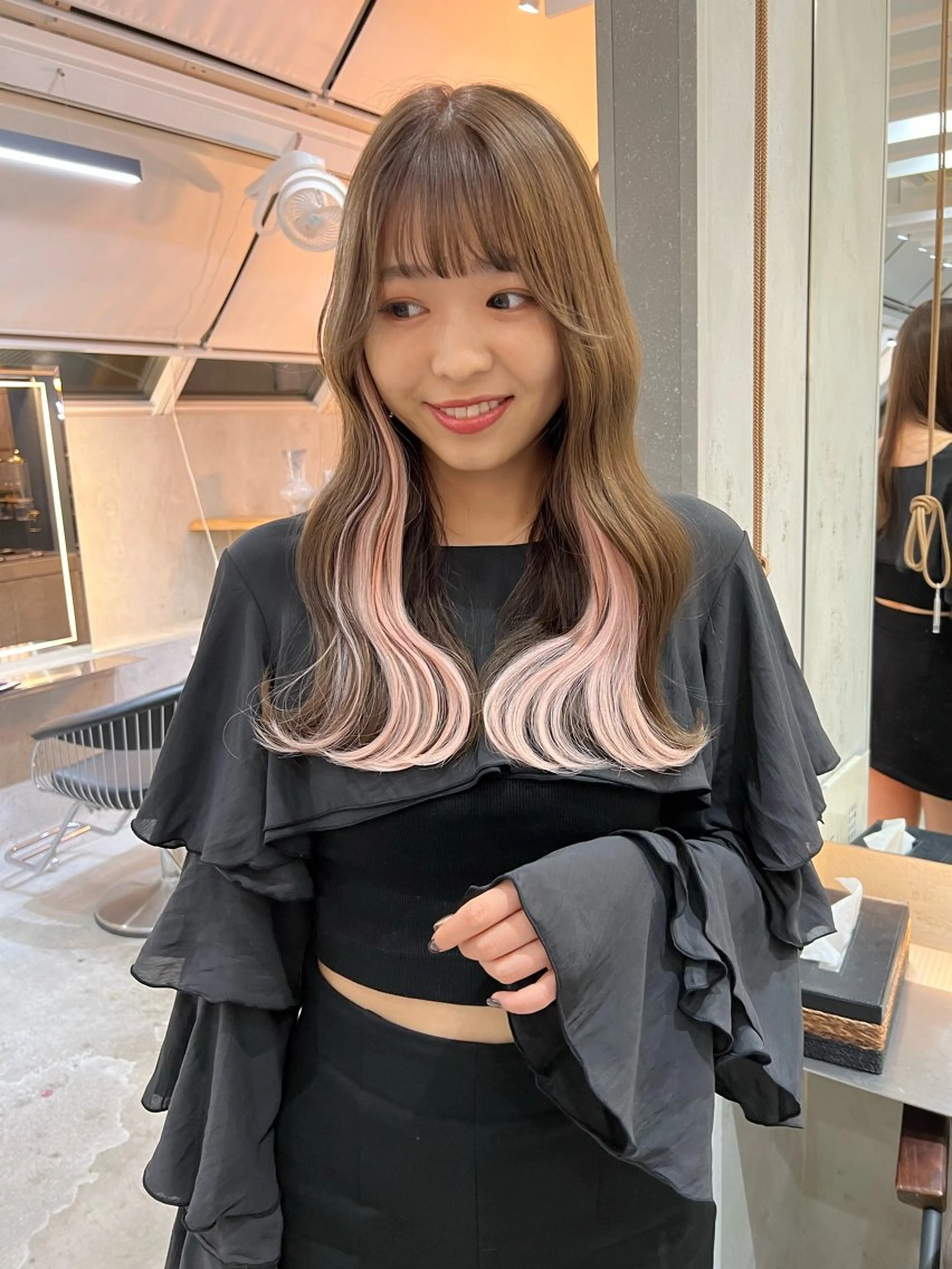 ロング カラー ピンクカラー ホワイトピンク カット ヘアカラー トリートメント ブリーチ特化 梅田本多翔のヘアスタイル