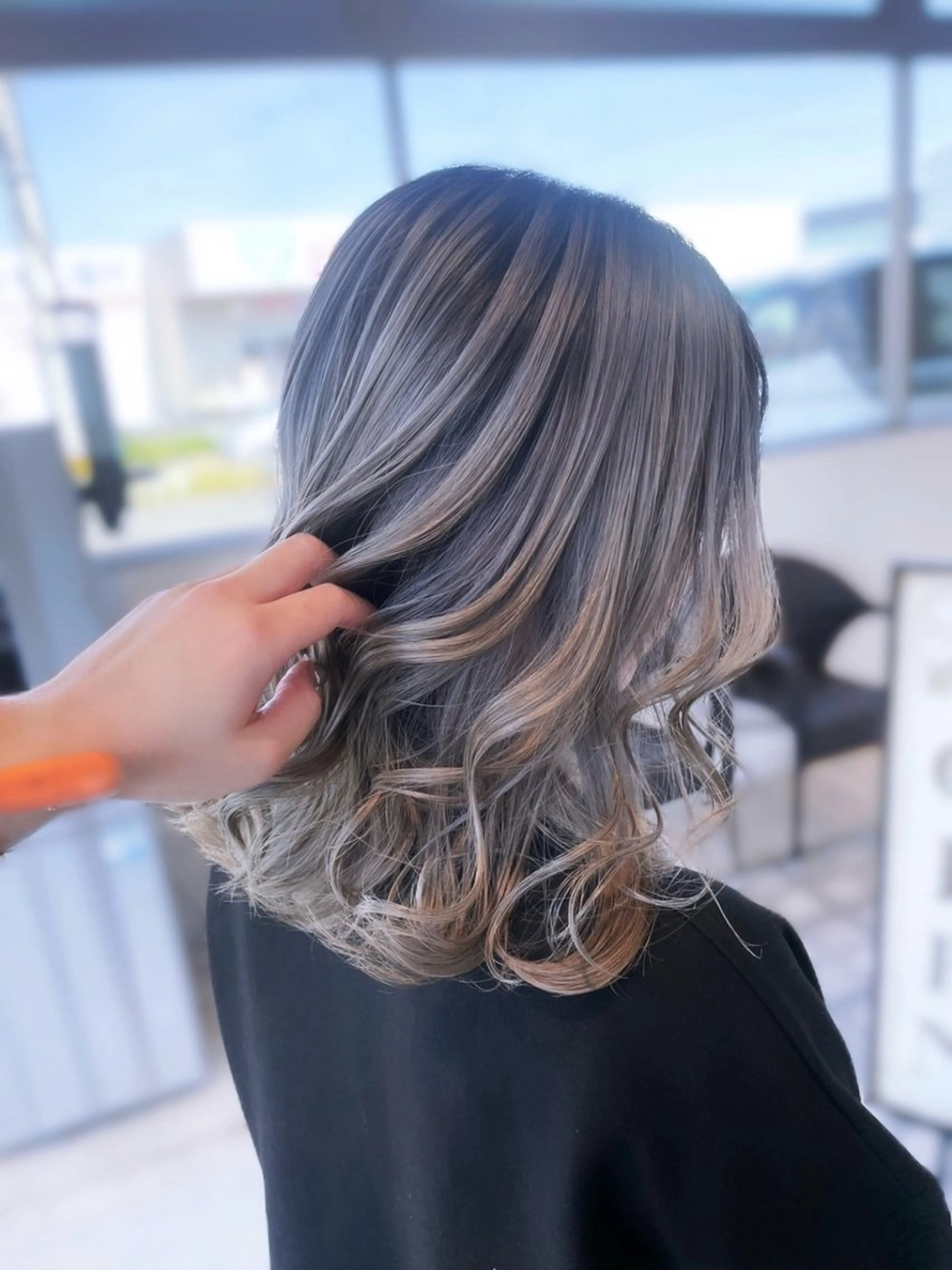 ミディアム カラー ベージュカラー 透明感カラー デザインカラー ハイライトカラー ハイライト ヘアカラー 𝐄𝐀𝐑𝐓𝐇 / 𝐚𝐤𝐢🎀のヘアスタイル