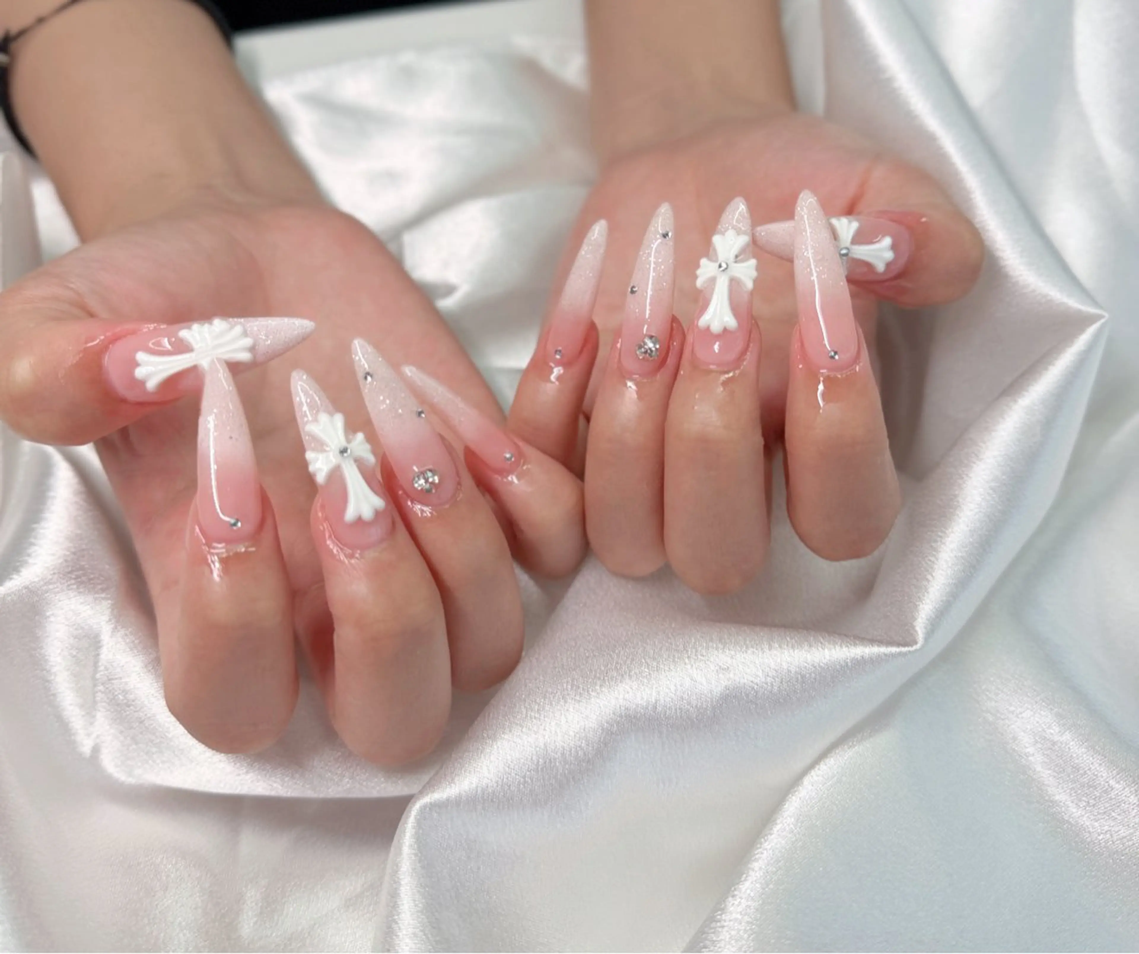 ネイル オーロラネイル チークネイル フットネイル フレンチネイル ジェルネイル ハンドネイル Havi Nailsのネイルデザイン