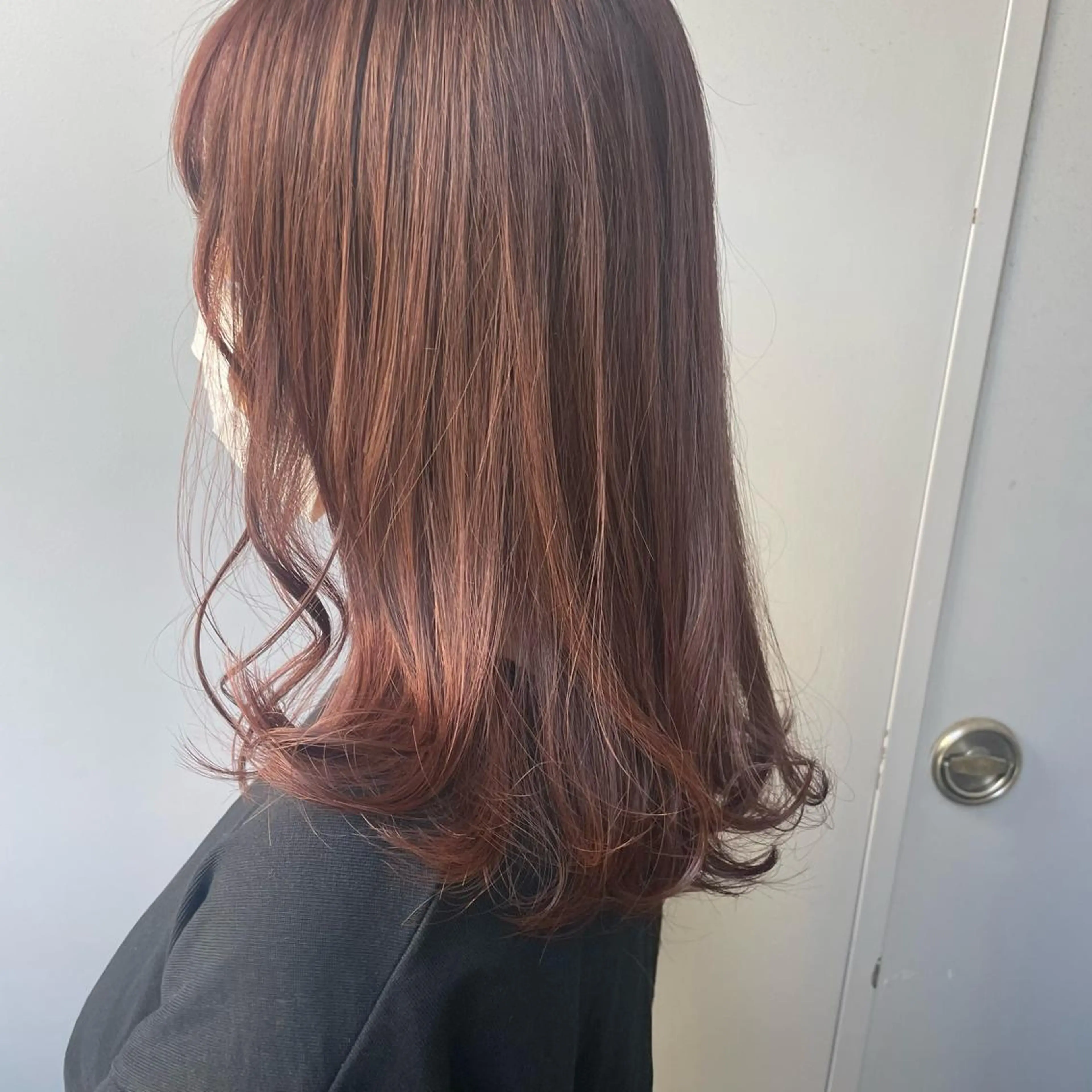 カラー ベージュカラー 地毛風縮毛矯正飛我 赤み無し透明感ヘアのヘアスタイル