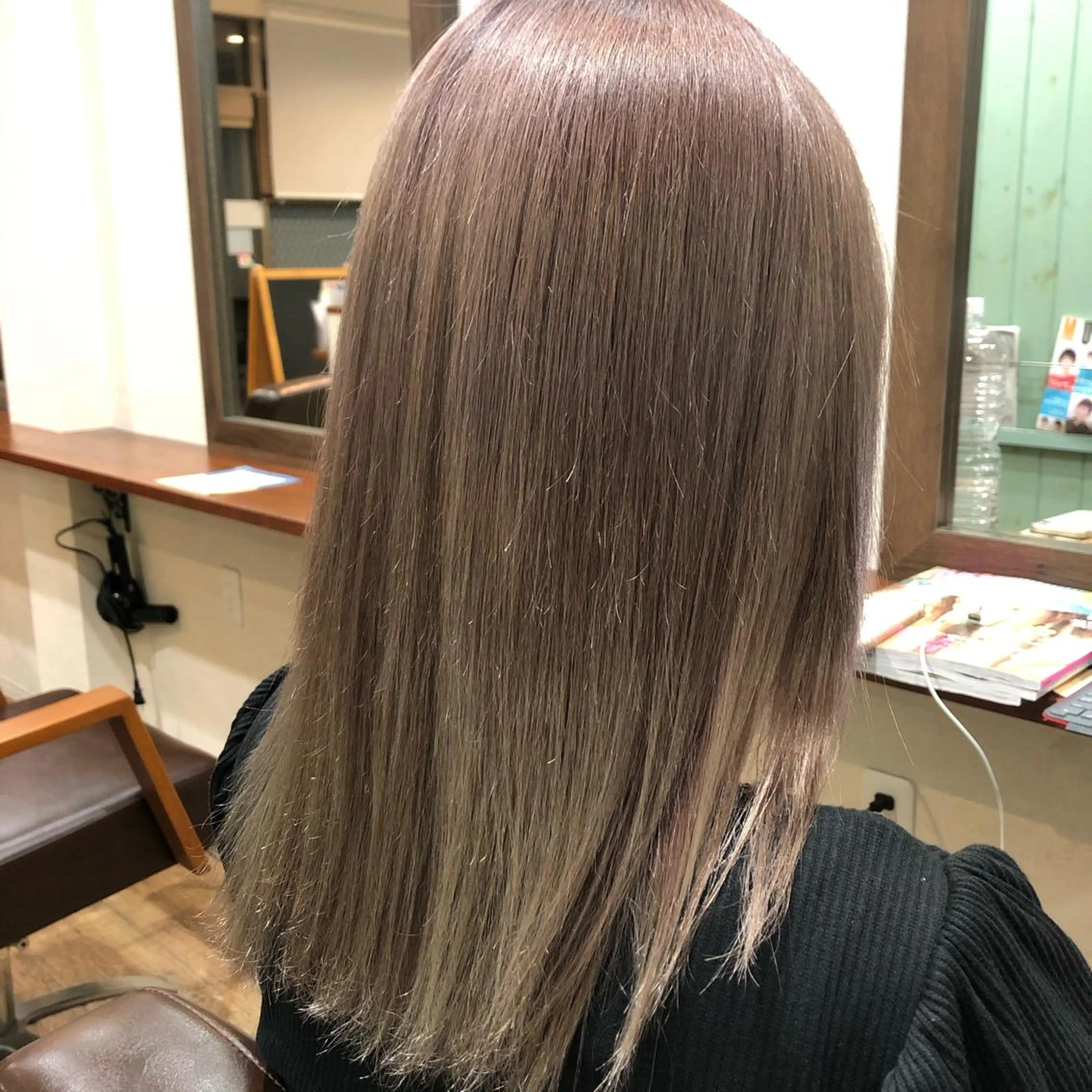 セミロング カラー 堀谷 彩花のヘアスタイル