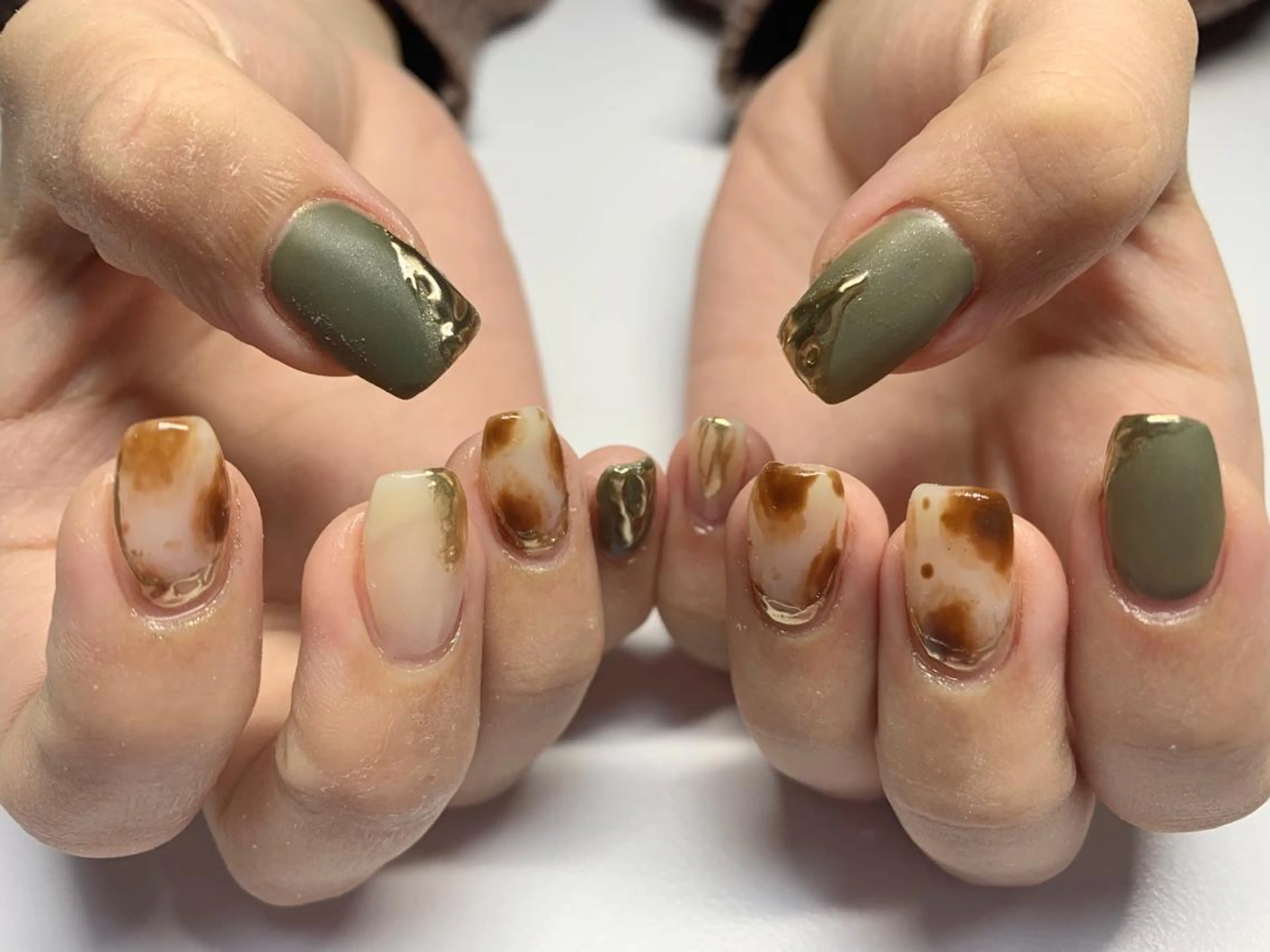 ネイル アニマル柄 グリーン ミラーネイル 池崎 美穂のネイルデザイン