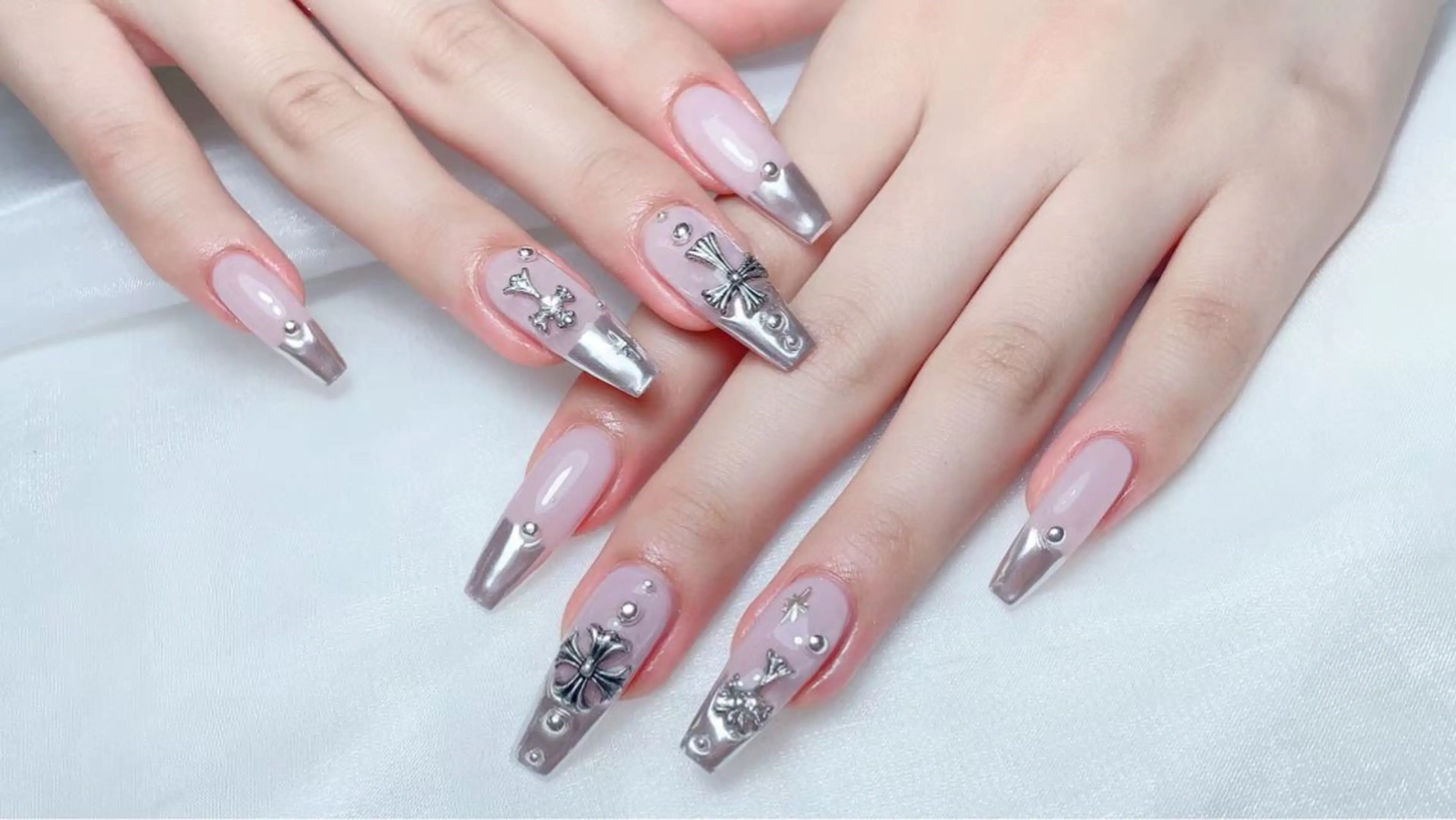 ネイル 🎀M nails✨ ビューティーのネイルデザイン