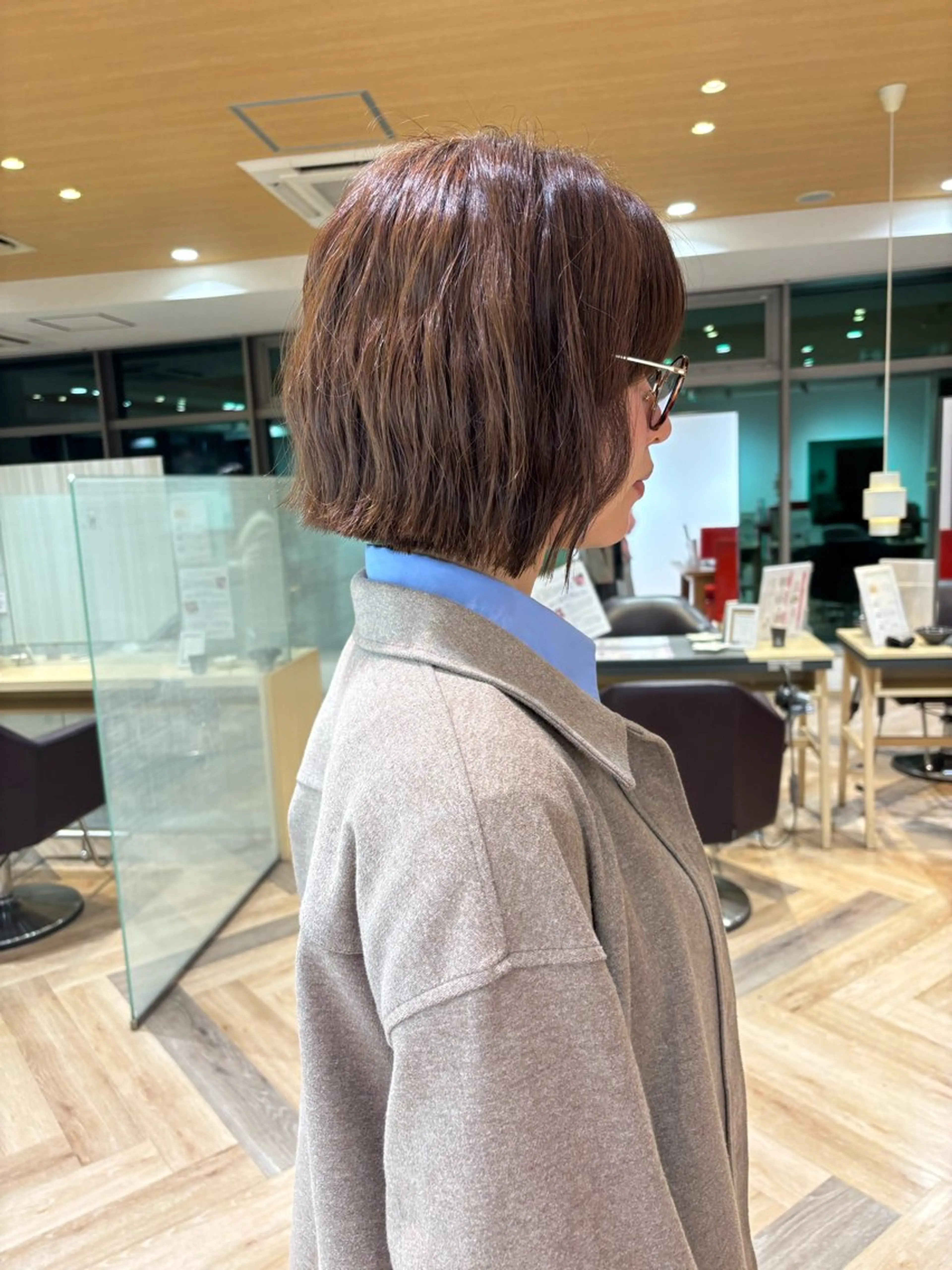 ミディアム カラー ベージュカラー オリーブベージュ ゆい/パーマ/レイヤ ー/似合わせカラーのヘアスタイル