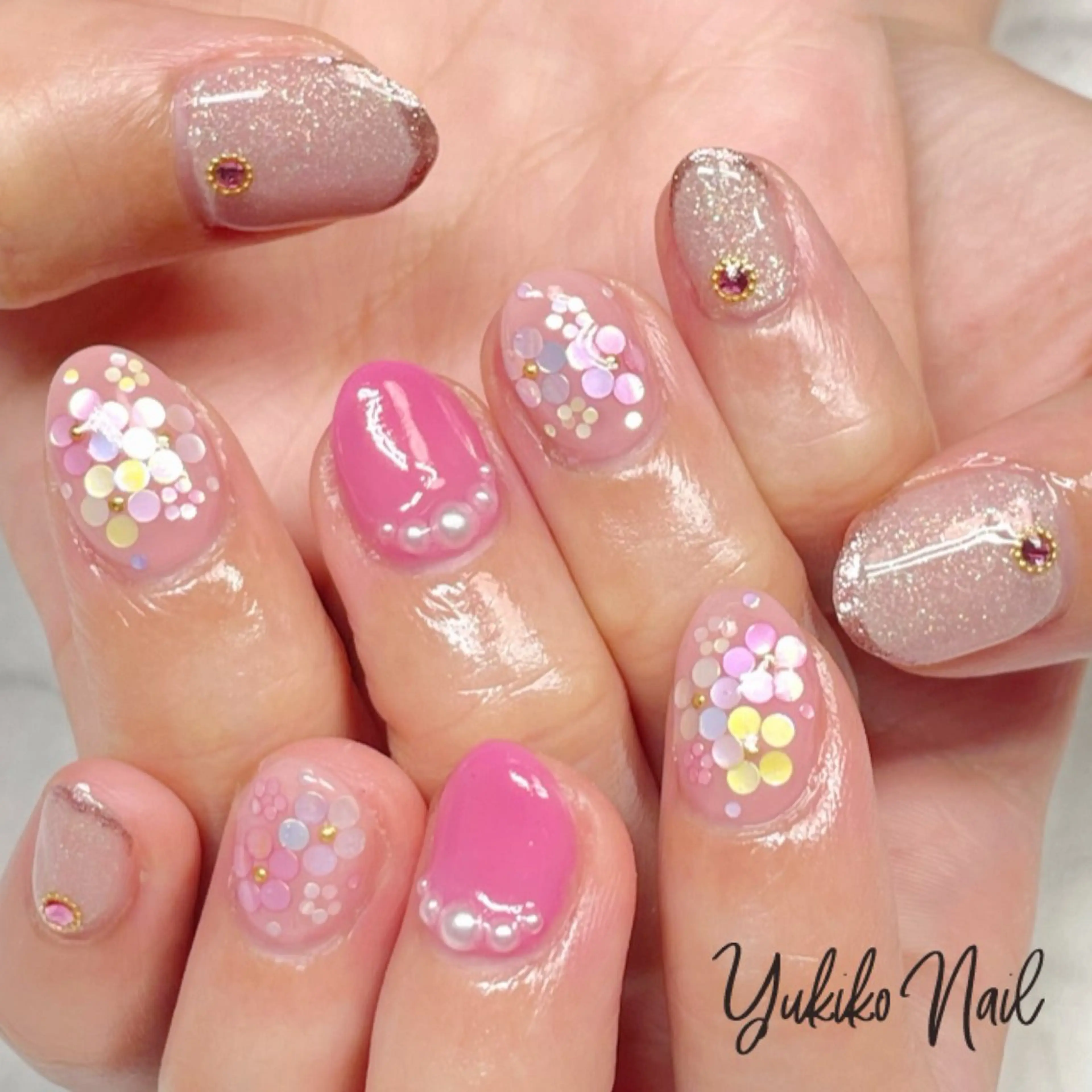 ネイル フラワーネイル ホログラムネイル ピンク ブライダルネイル ハンドネイル ユキコ ネイルのネイルデザイン