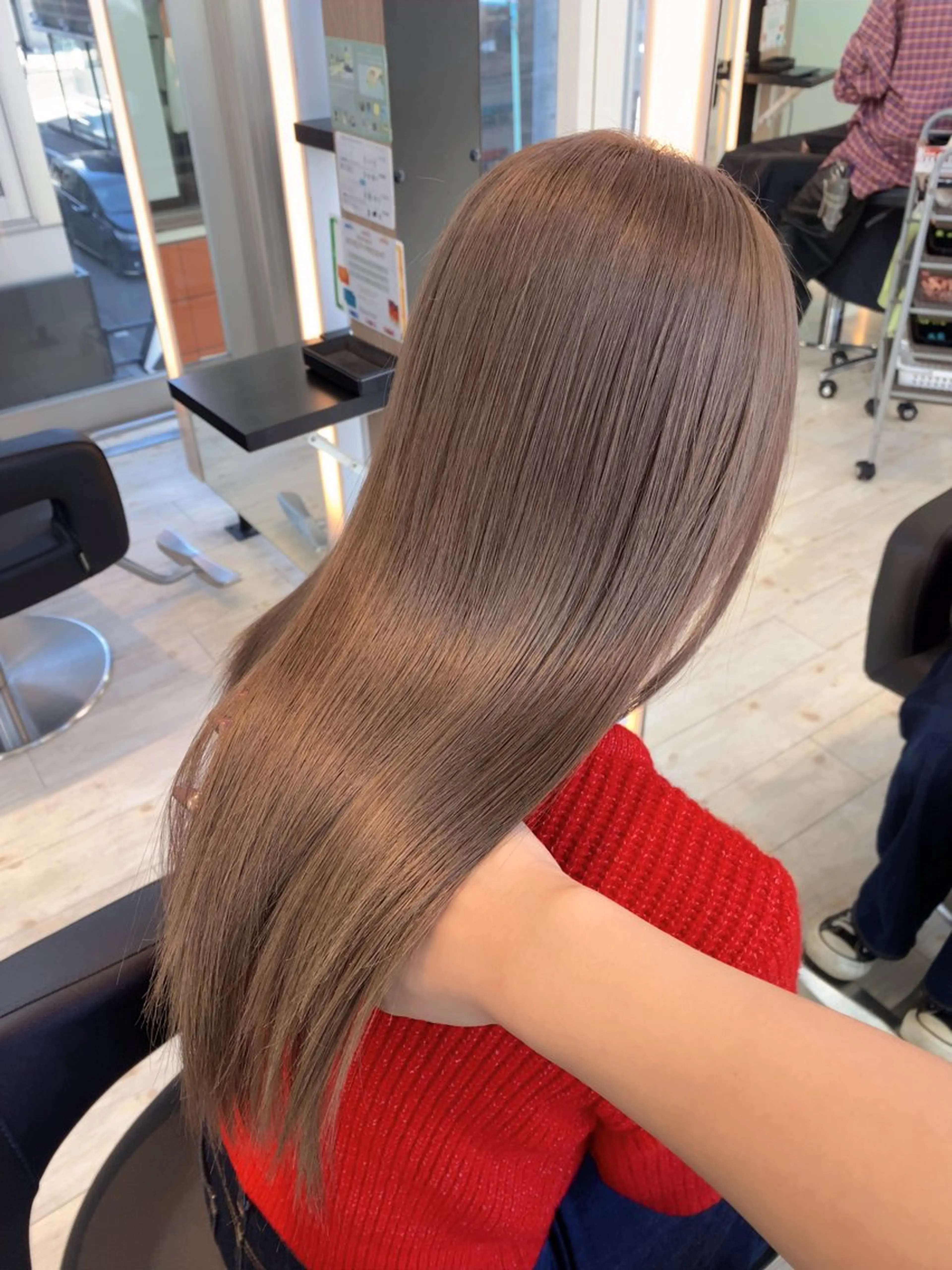 ロング カラー 透明感カラー グレージュ ミルクティーグレージュ ヘアカラー トリートメント ブリーチ/髪質改善/ ハイトーン/暖色のヘアスタイル