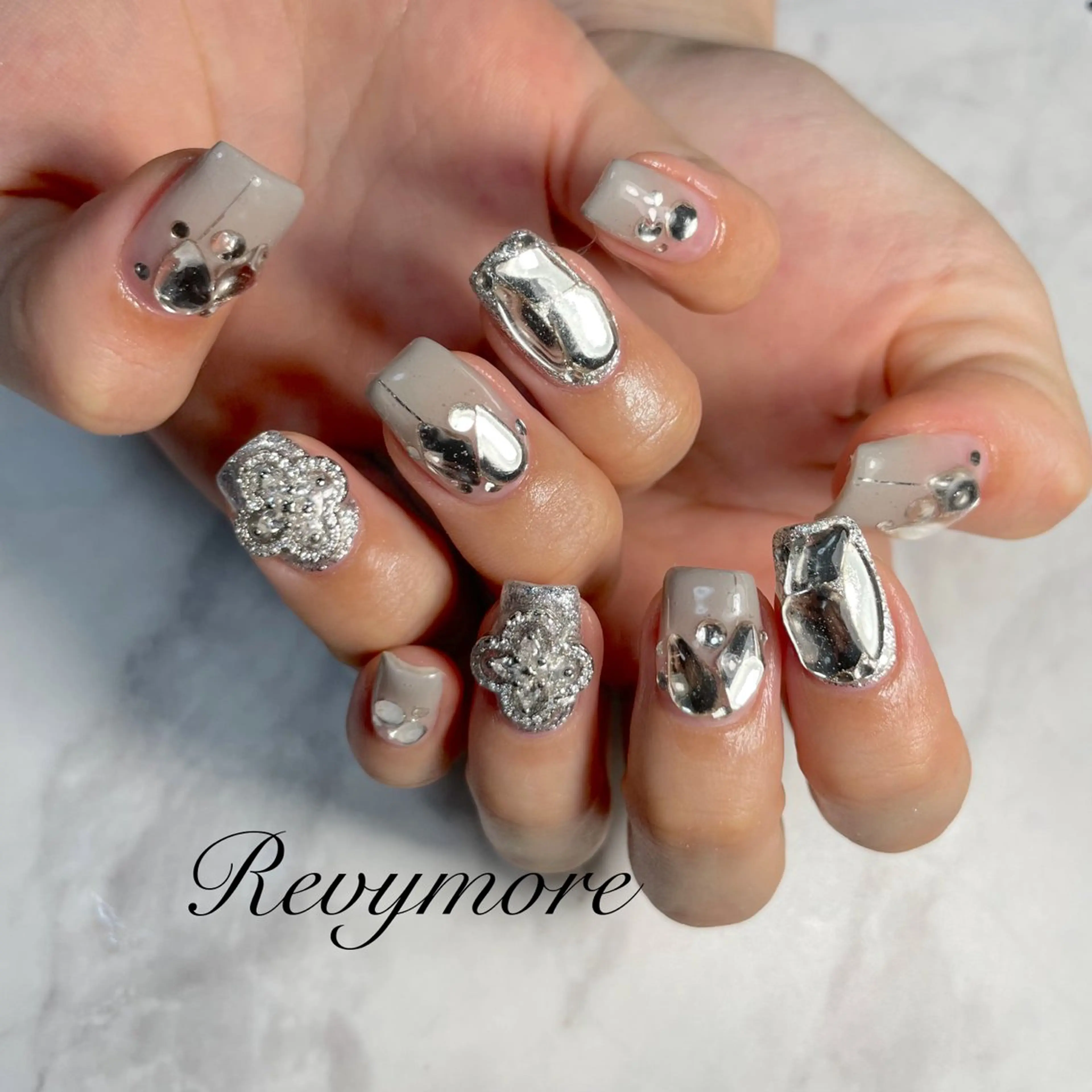 ネイル アートネイル ジェルネイル キラキラネイル 韓国ネイル ニュアンスネイル nail salon Revymoreのネイルデザイン