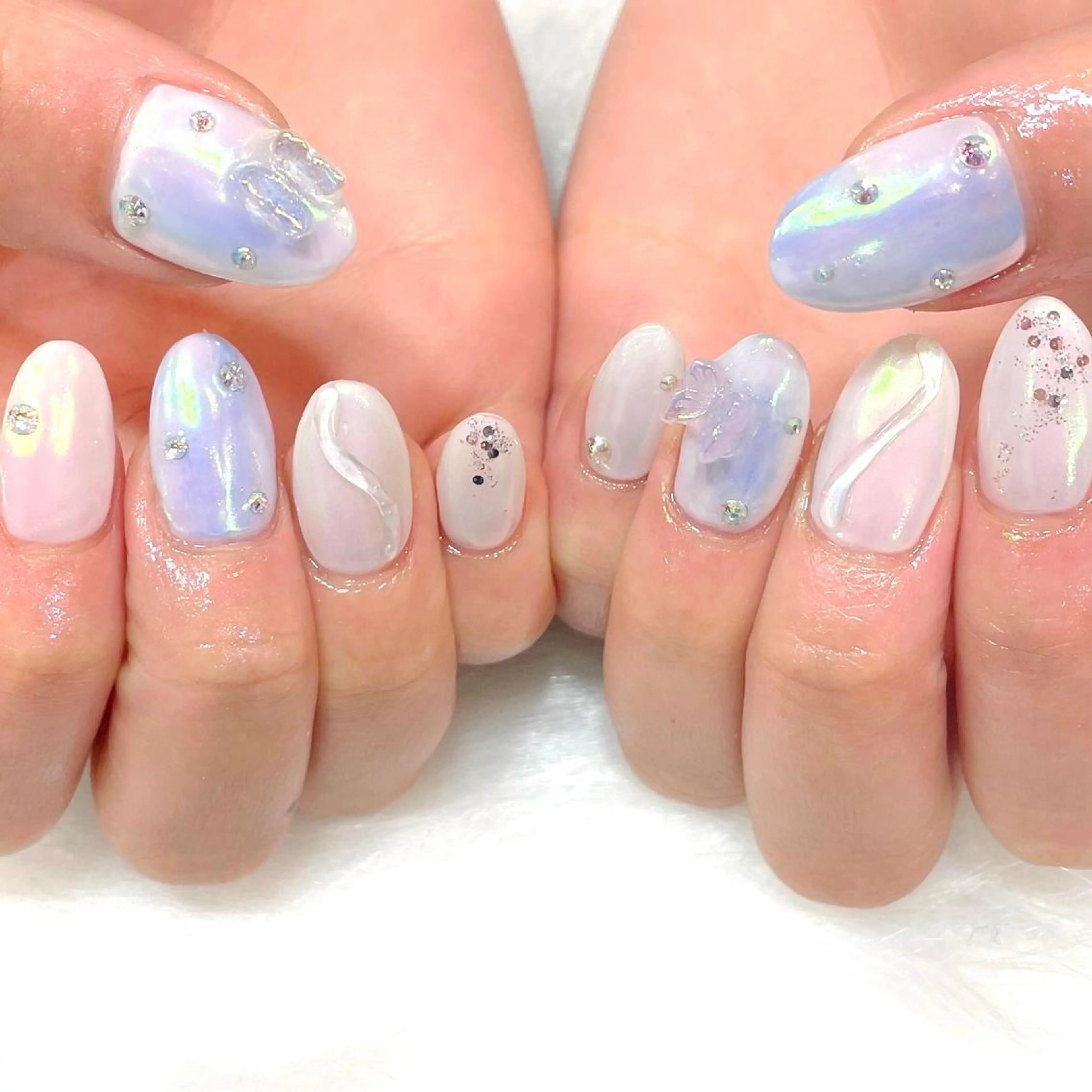 ネイル オーロラネイル ホワイト MADDYNAILS ✴︎柏痛ネイルのネイルデザイン