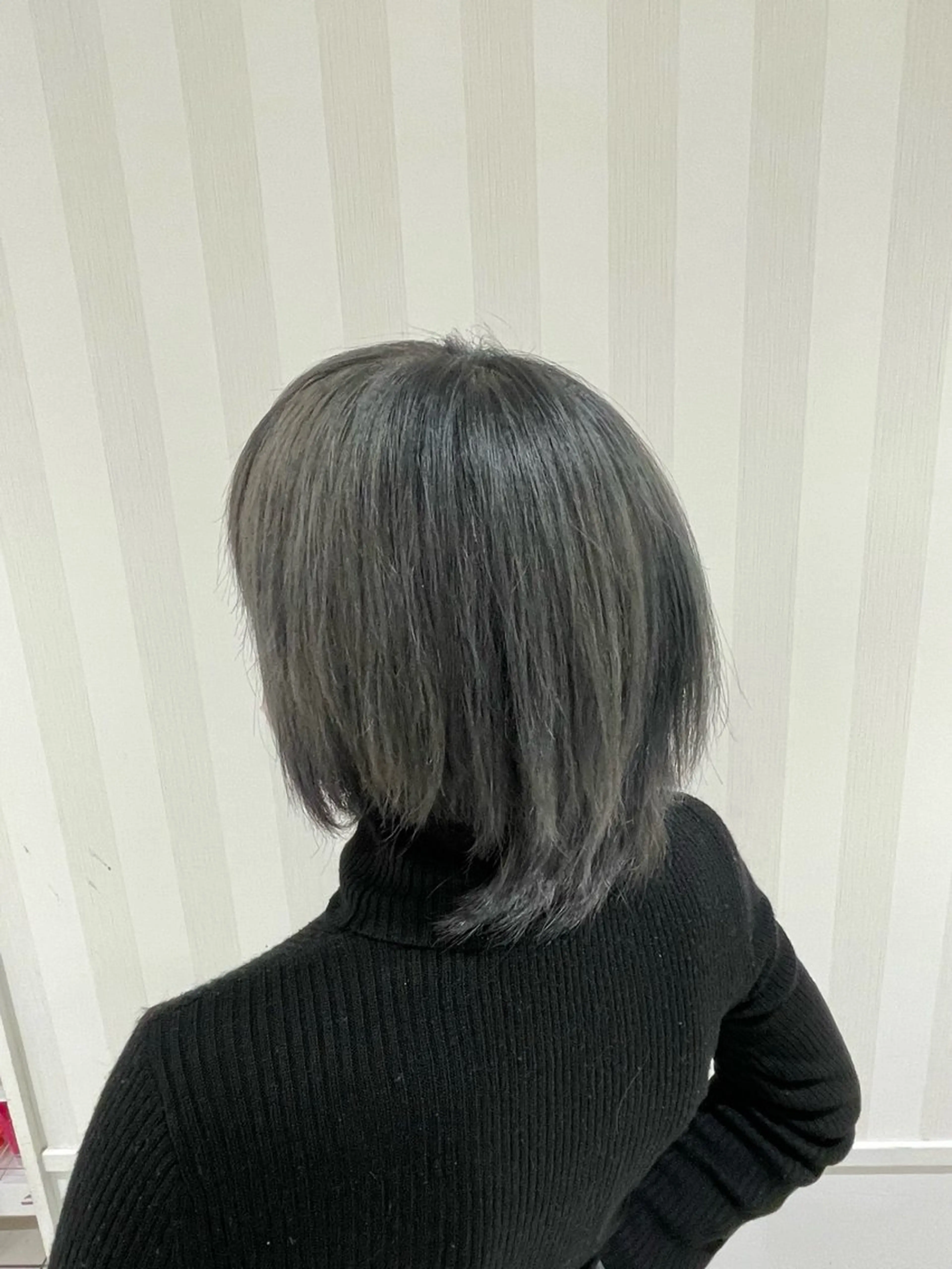 セミロング カラー 谷口 晴南のヘアスタイル