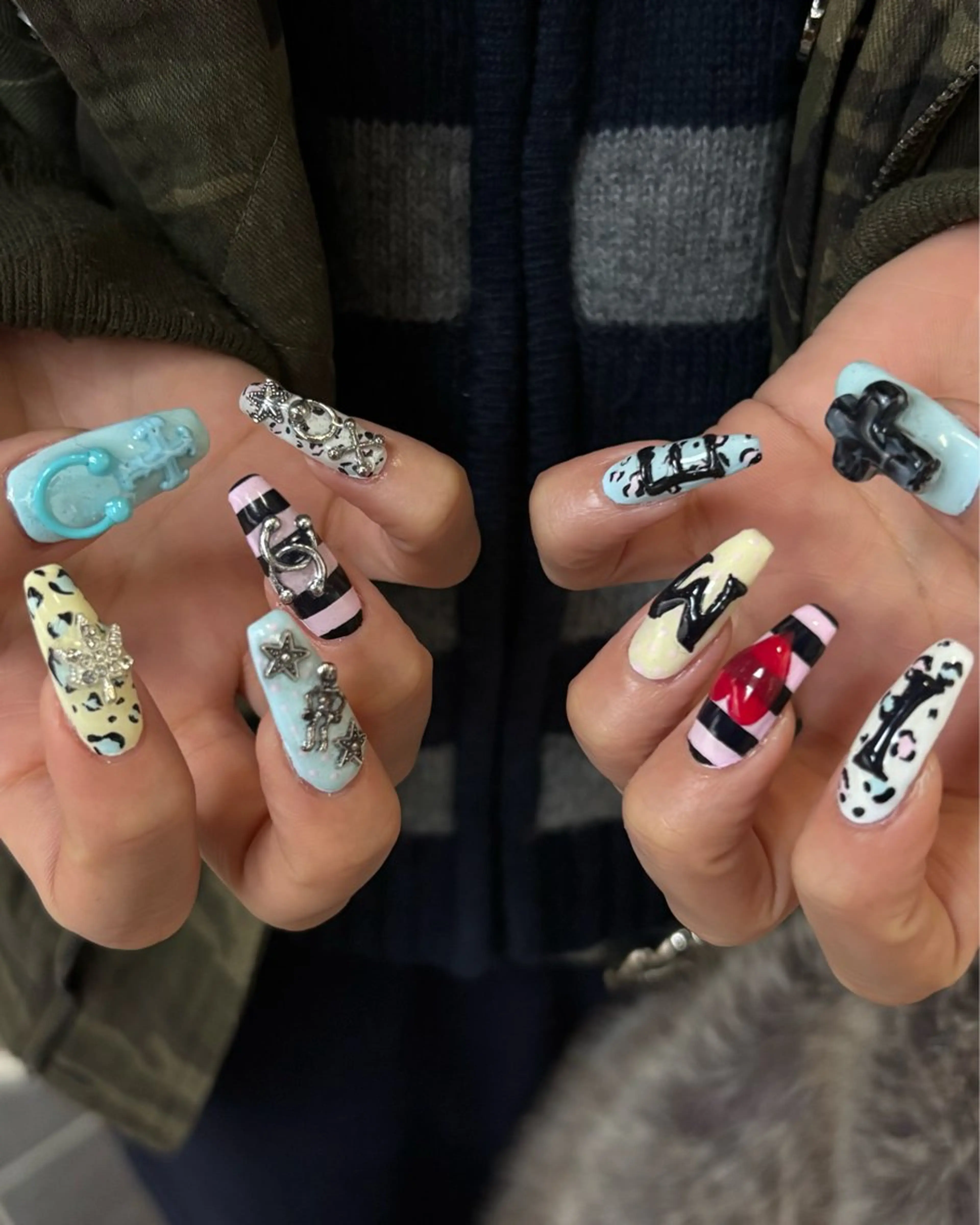 ネイル ハンドネイル 🪐富島彩夏 /海外nail🪐のネイルデザイン