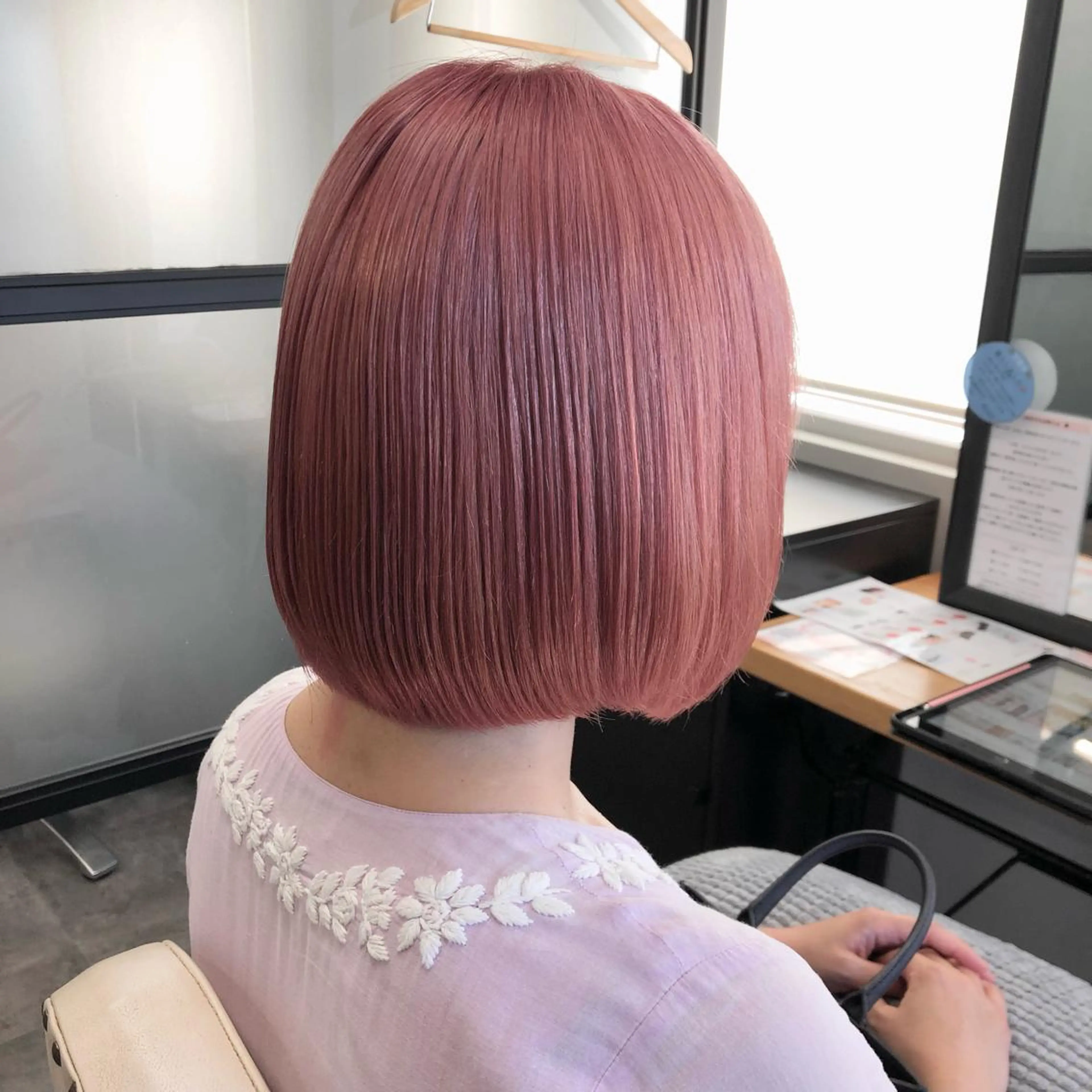 ショート カラー ヘアアレンジ アディクシーカラー アッシュ ベージュカラー 黒髪 ブリーチ カット ヘアカラー トリートメント ヘアセット JURI🤎 ワンカールレイヤーのヘアスタイル