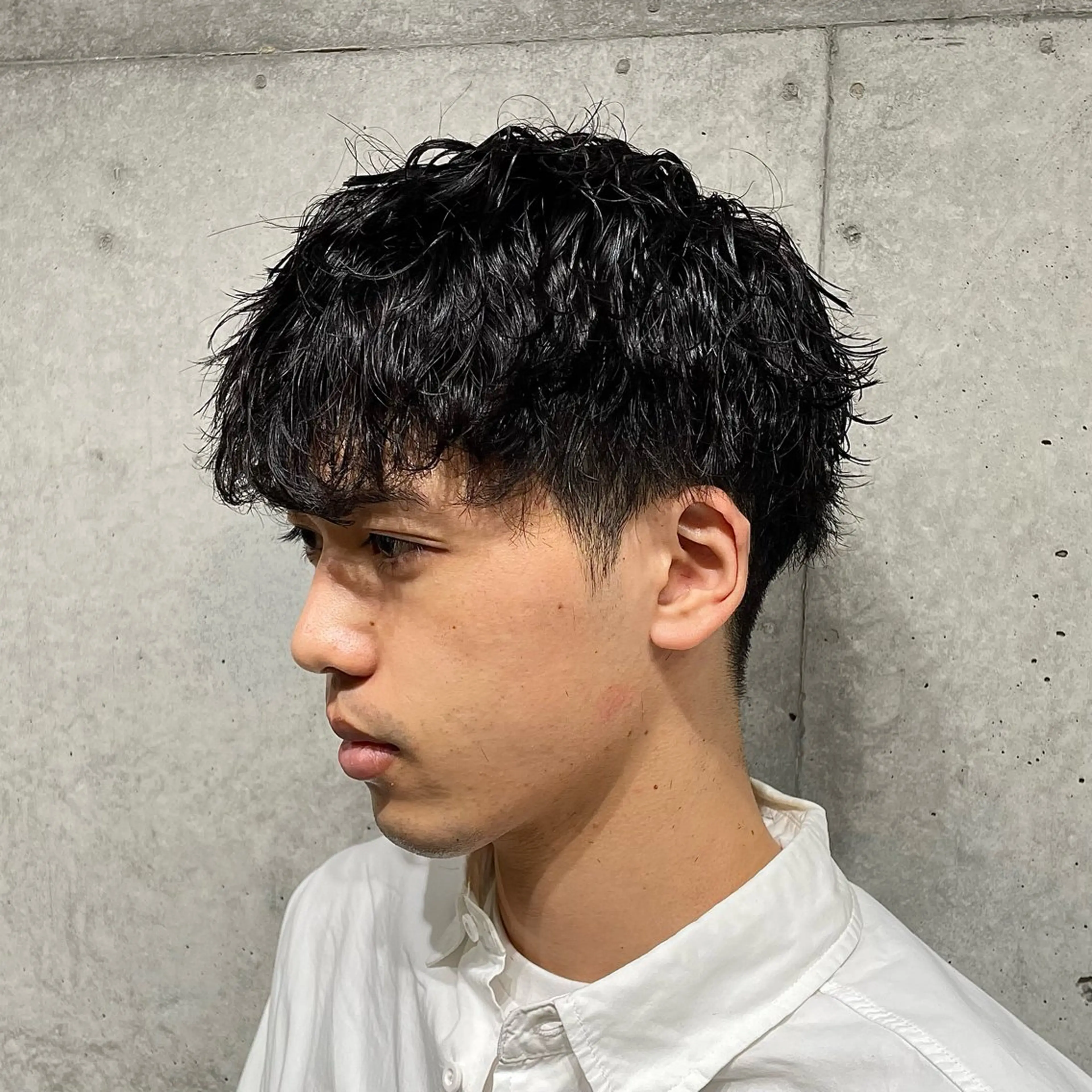 ショート パーマ メンズ センターパート メンズハイライト メンズメッシュ メンズパーマ スパイキーショート 中崎町メンズパーマ/ シャドウ/山下拓実のヘアスタイル