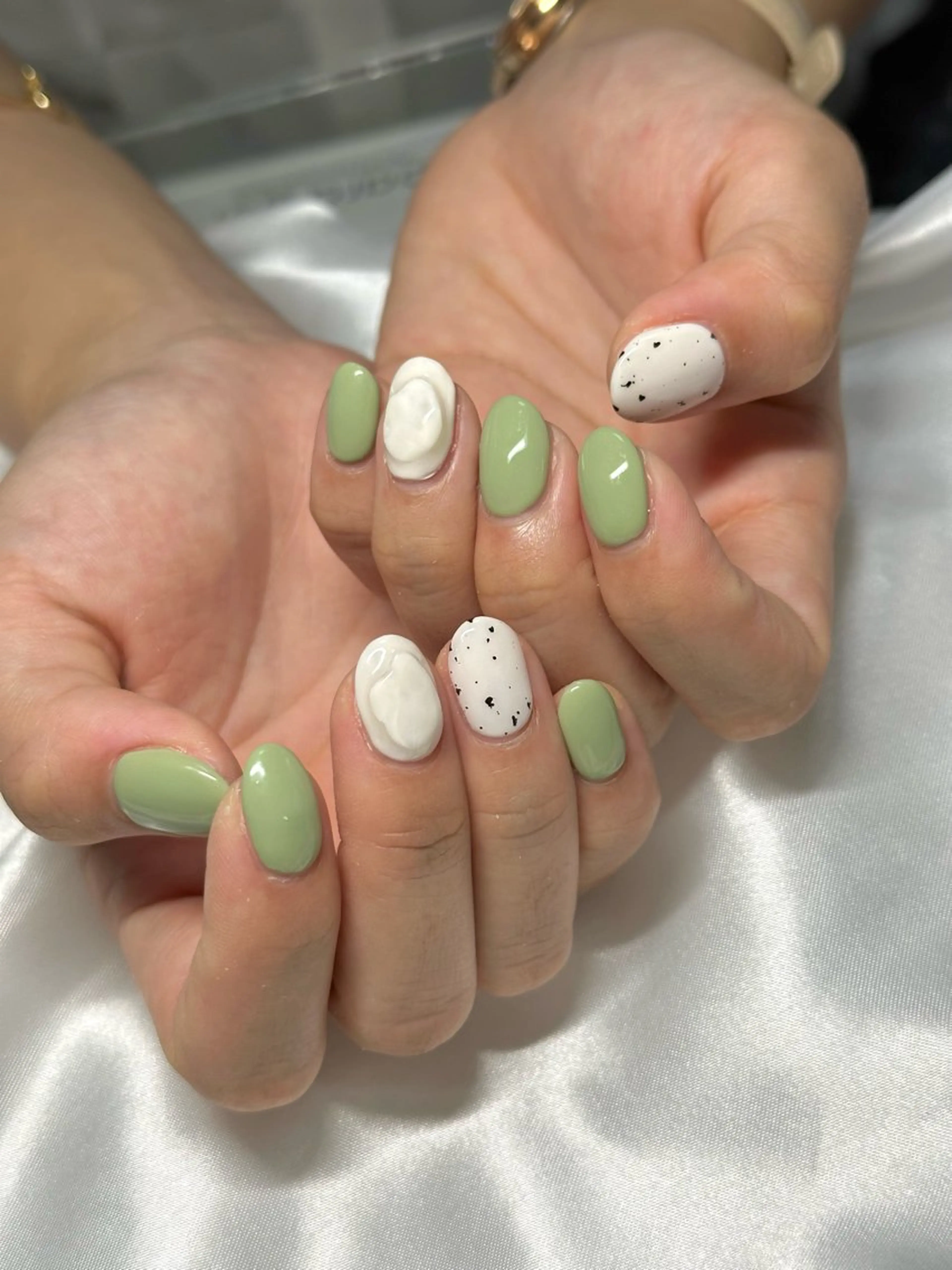 ネイル ハンドネイル 【OKIKA】 らん🦖🌈🧡のマツエク・マツパデザイン