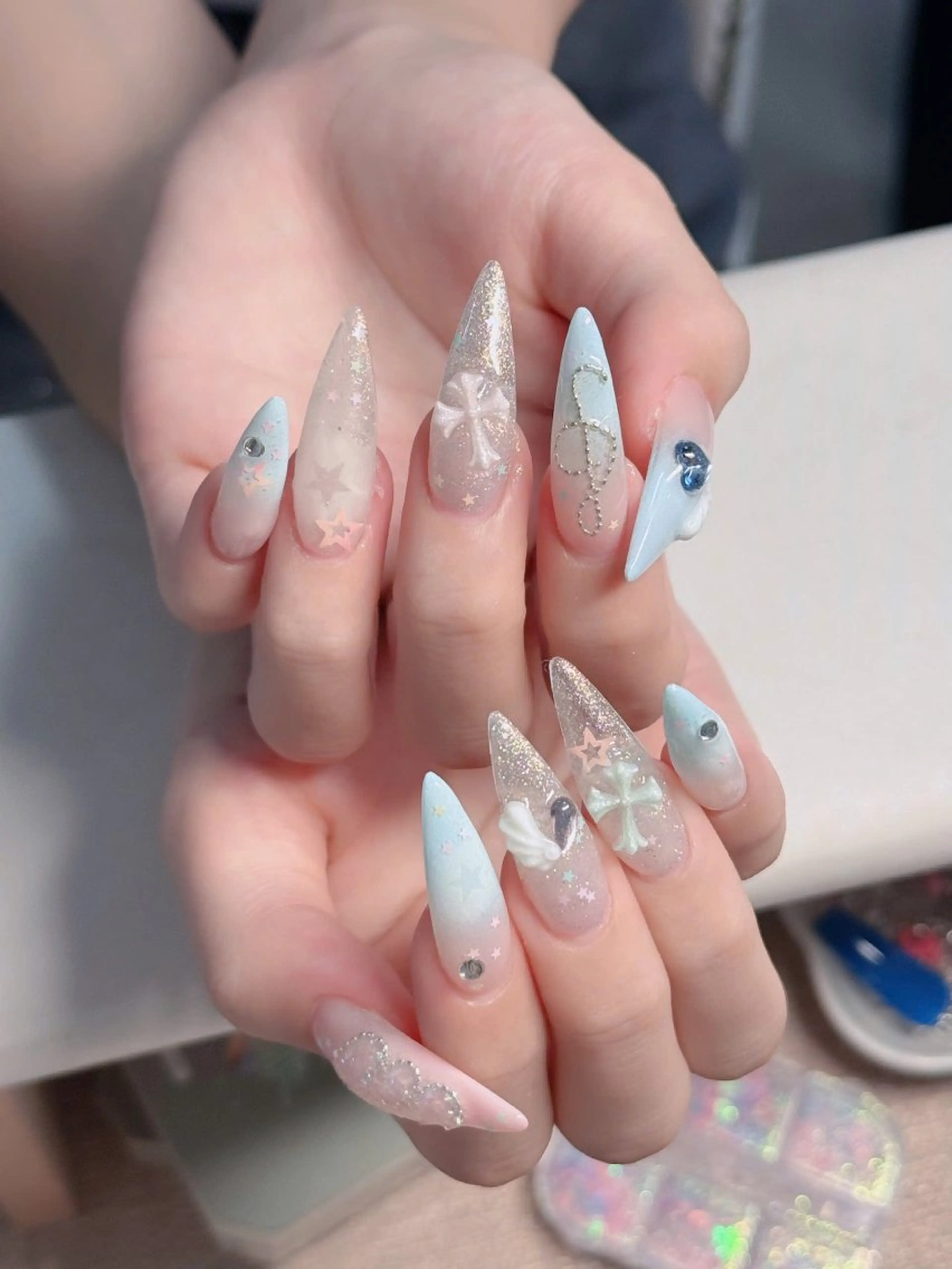 ネイル オーロラネイル フレンチネイル ジェルネイル ハロウィン キラキラネイル ハンドネイル H.baby Nail Salonのネイルデザイン