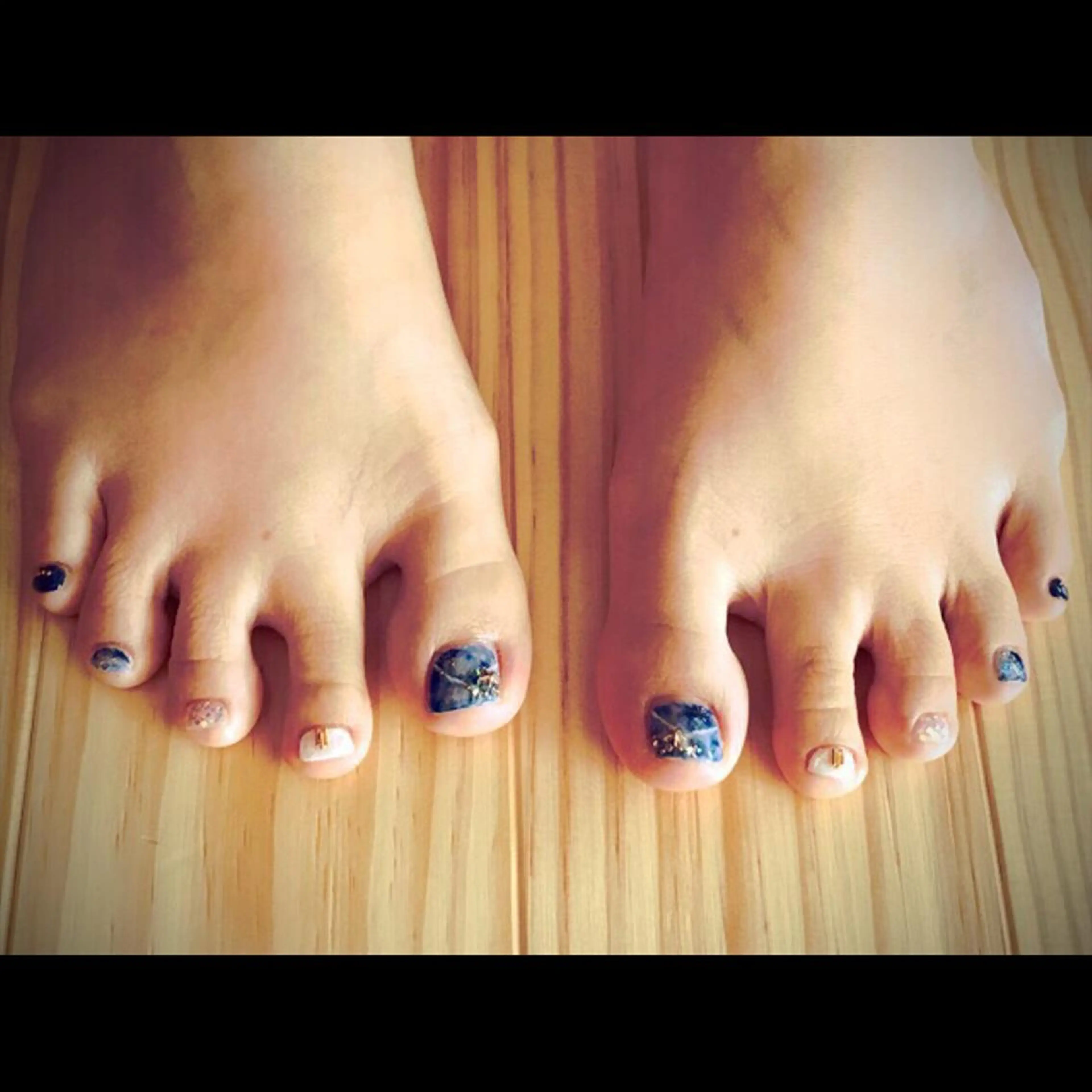 ネイル フットネイル ハンドネイル 高山 歩美のネイルデザイン