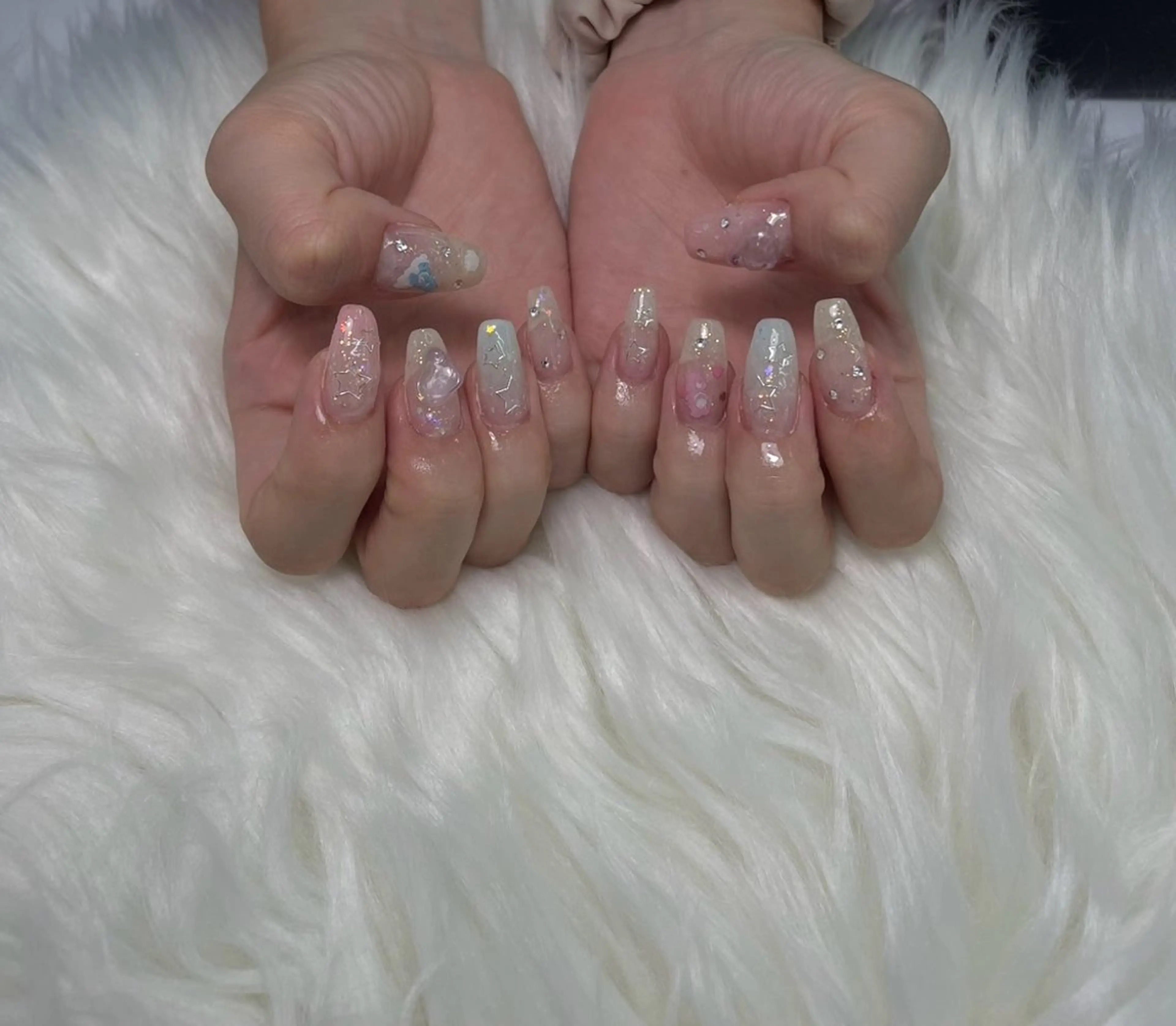 ネイル ブルー クリアネイル ホログラムネイル キラキラネイル ラメ(グリッター) ハンドネイル Quee Stllaのネイルデザイン