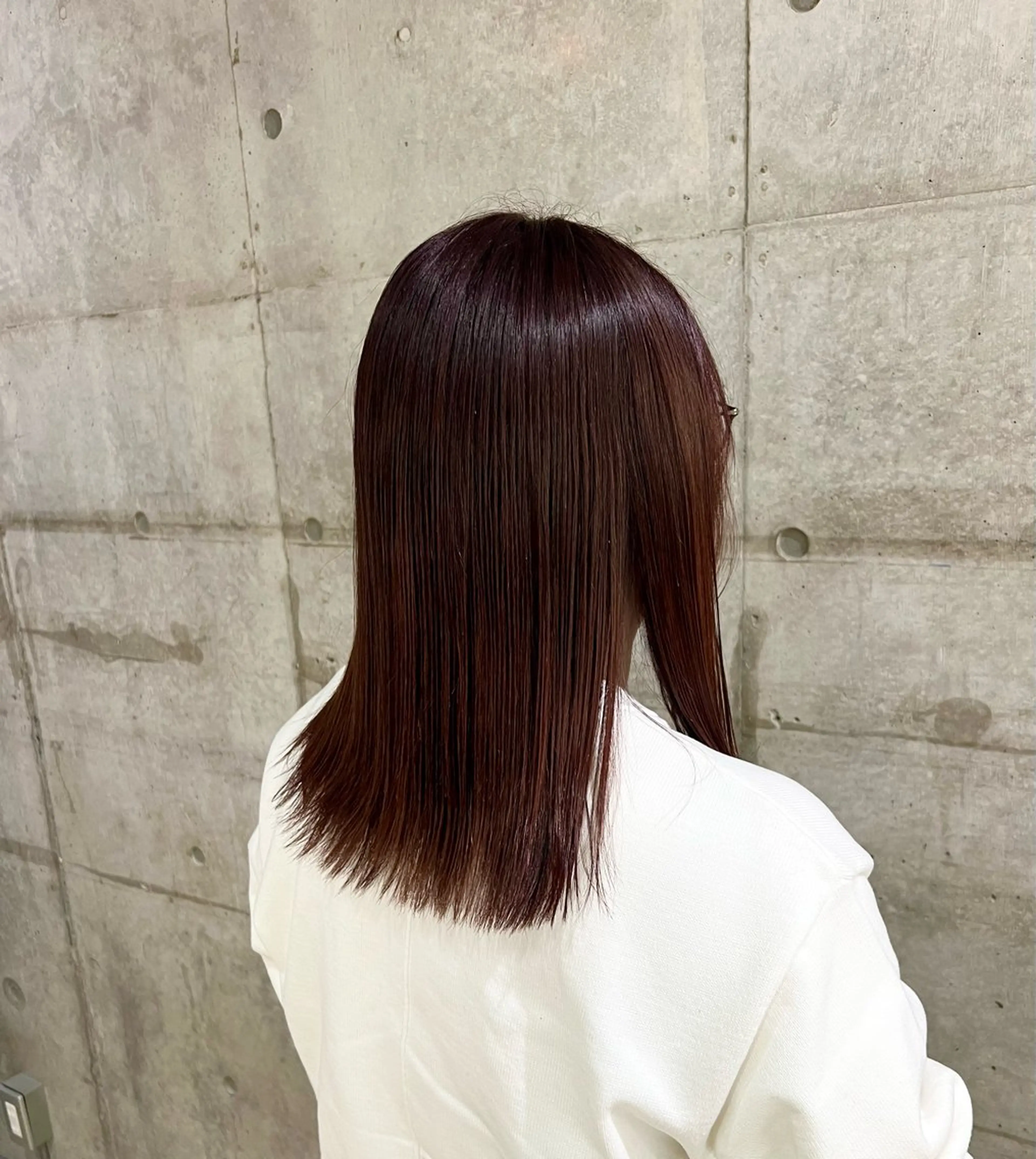 ミディアム カラー ボブ 伸ばしかけ 外ハネヘア カット ヘアカラー 髪質改善　ボブ 外ハネボブ　白間　光のヘアスタイル