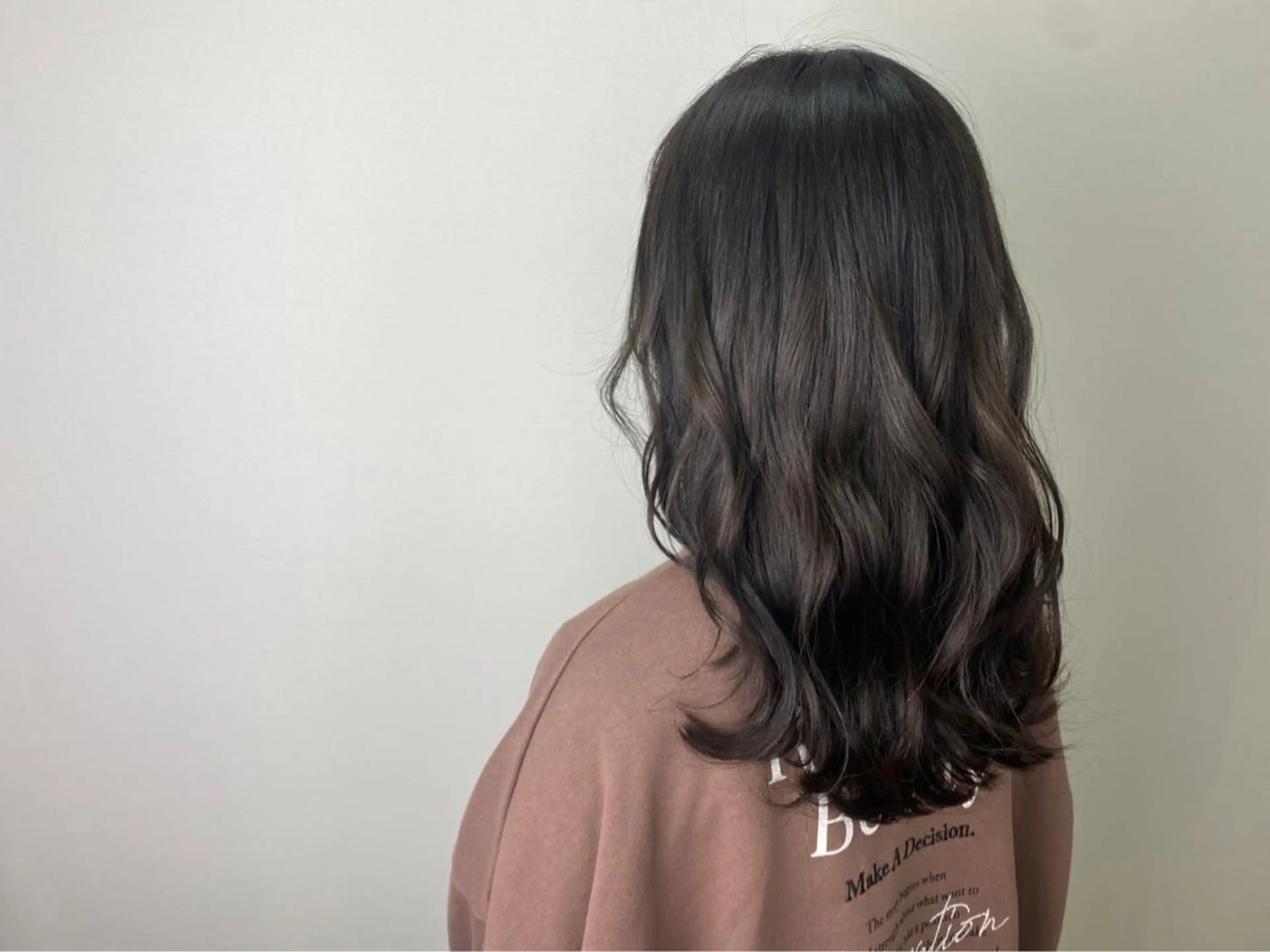 ロング カラー アッシュ アッシュグレー 草野 奈扇のヘアスタイル