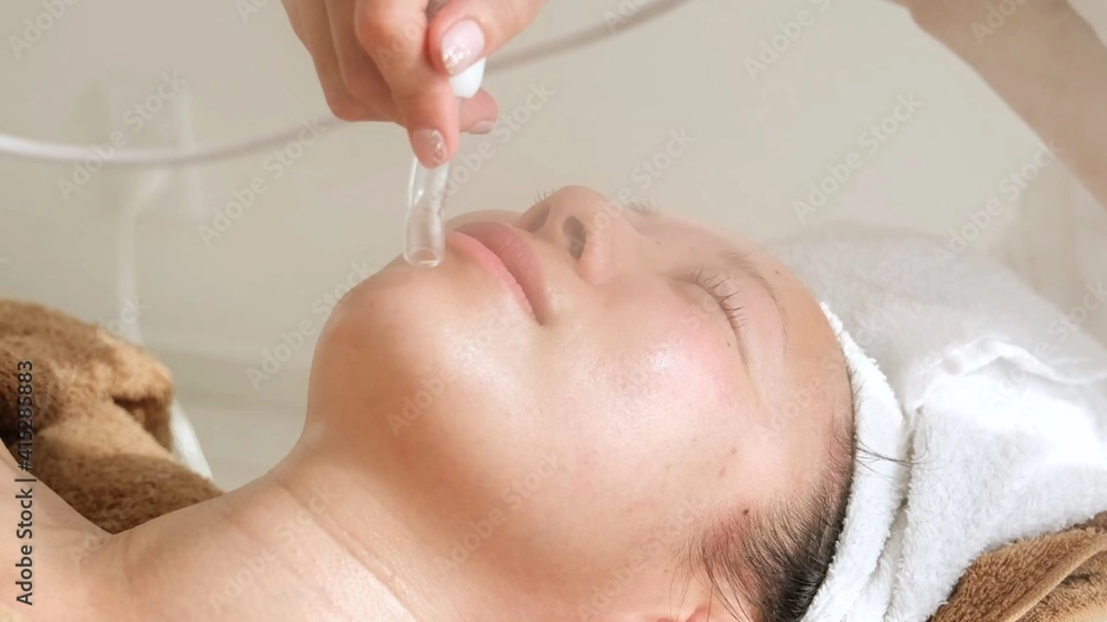 NEW［人気NO.1大满足］毛穴洗浄x𣊬间小颜+肩甲骨ほぐし60分¥→¥5500の写真