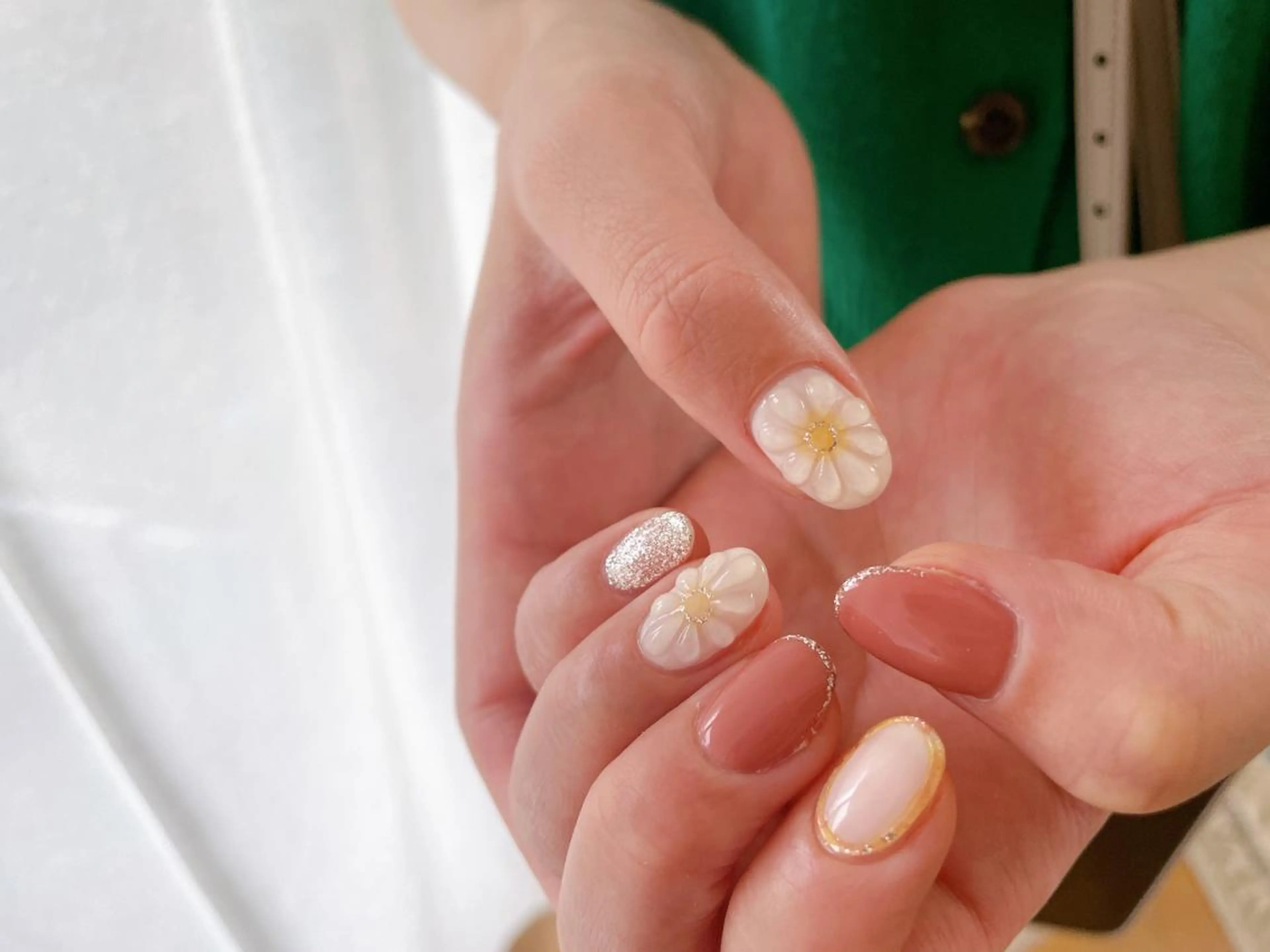 ネイル オーロラネイル フラワーネイル フットネイル フレンチネイル ジェルネイル mogunail &blowのネイルデザイン